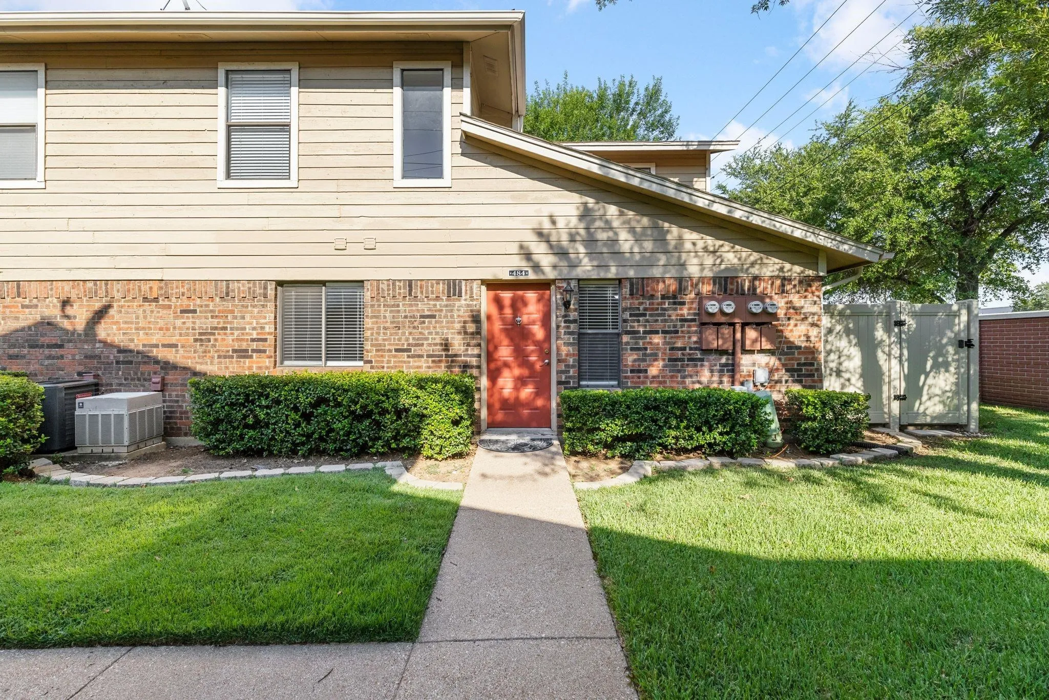 Condominium For Sale in Dallas County , 2240 Tarpley Road 484, Carrollton, Texas 75006, 3 Bedroom, 2 Bathroom, Garage spaces, 1,083 Sqft, built in 1982, mls#21313874, Real Estate Agent in Carrollton, Homes For Sale in Dallas county, Homes For Sale in Carrollton, Realtor in Carrollton Texas, Real Estate Brokerage Independent Realty Texas, Luminita Cordes Realtor