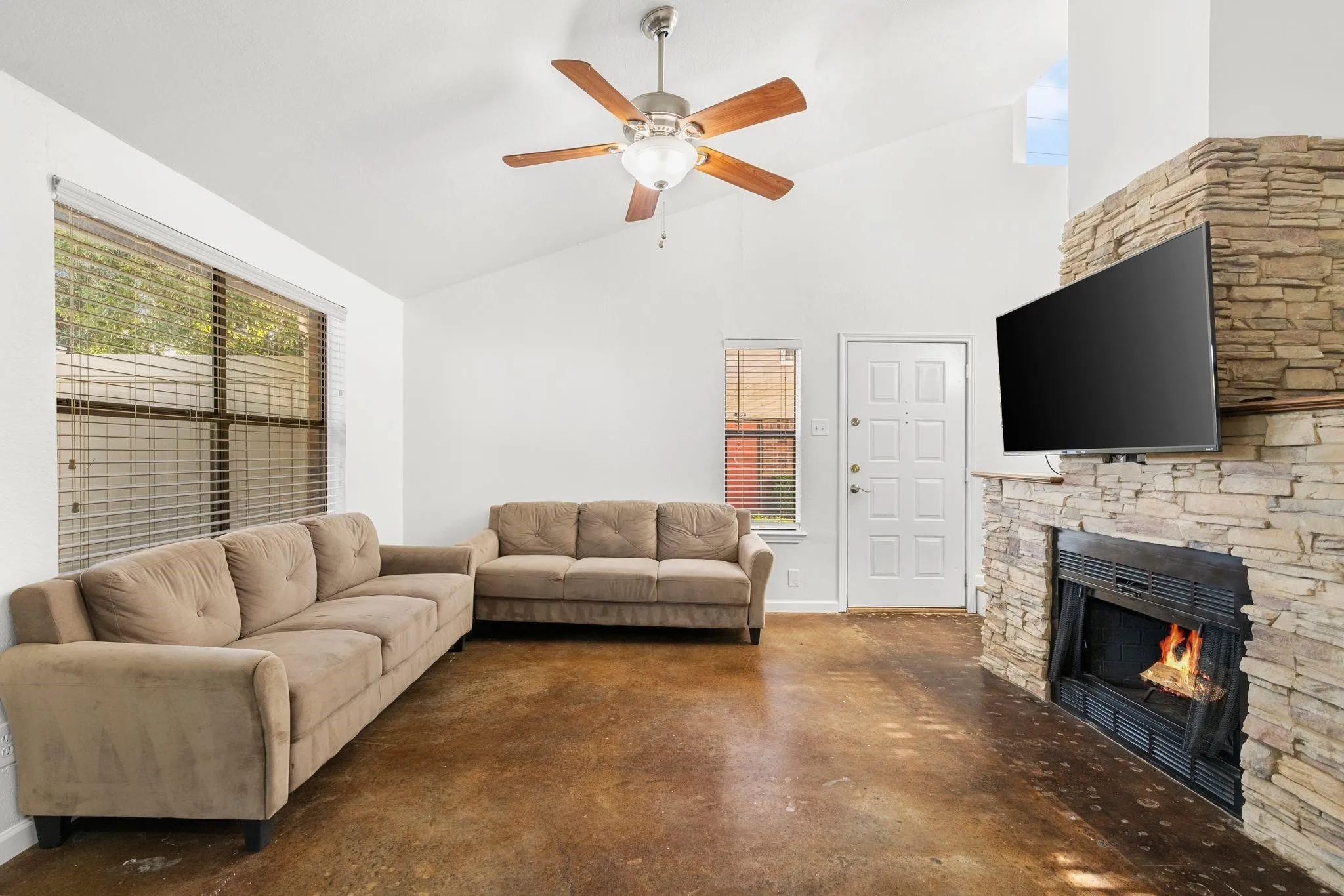 Condominium For Sale in Dallas County , 2240 Tarpley Road 484, Carrollton, Texas 75006, 3 Bedroom, 2 Bathroom, Garage spaces, 1,083 Sqft, built in 1982, mls#21313874, Real Estate Agent in Carrollton, Homes For Sale in Dallas county, Homes For Sale in Carrollton, Realtor in Carrollton Texas, Real Estate Brokerage Independent Realty Texas, Luminita Cordes Realtor