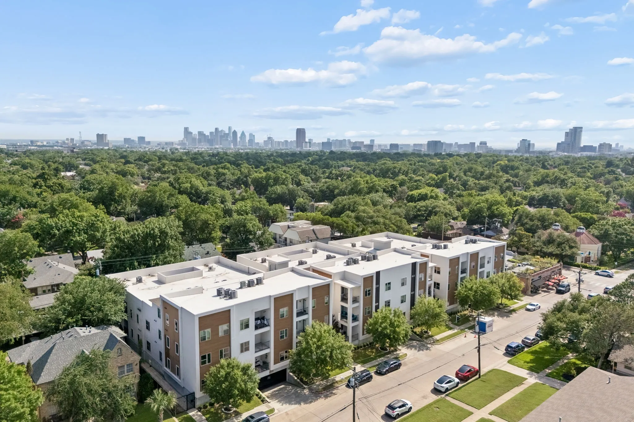 Condominium For Sale in Dallas County , 5710 Mccommas Boulevard 101, Dallas, Texas 75206, 2 Bedroom, 3 Bathroom, 2 Garage spaces, 1,624 Sqft, built in 2016, mls#21312626, Real Estate Agent in Dallas, Homes For Sale in Dallas county, Homes For Sale in Dallas, Realtor in Dallas Texas, Real Estate Brokerage Independent Realty Texas, Luminita Cordes Realtor