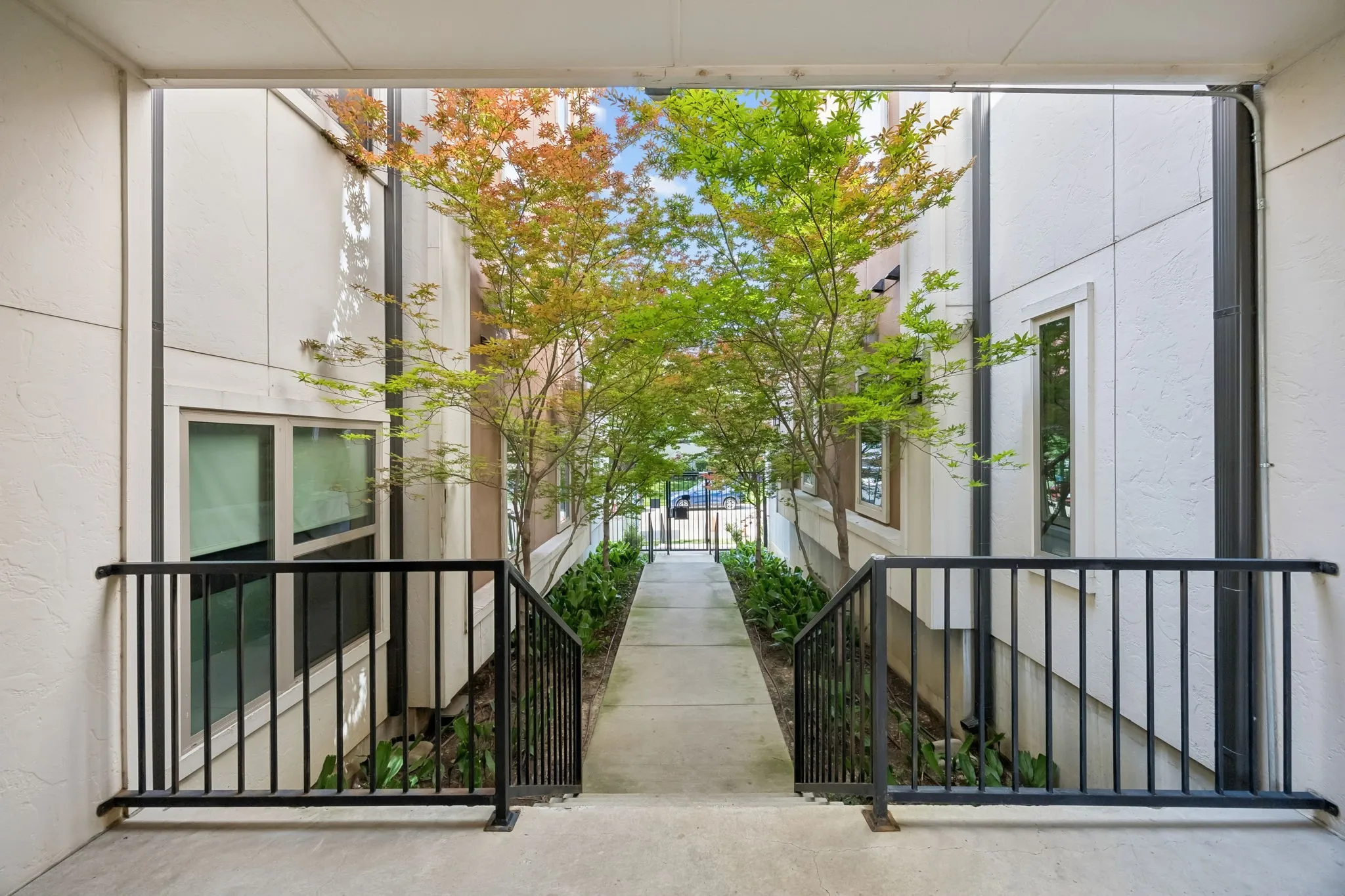 Condominium For Sale in Dallas County , 5710 Mccommas Boulevard 101, Dallas, Texas 75206, 2 Bedroom, 3 Bathroom, 2 Garage spaces, 1,624 Sqft, built in 2016, mls#21312626, Real Estate Agent in Dallas, Homes For Sale in Dallas county, Homes For Sale in Dallas, Realtor in Dallas Texas, Real Estate Brokerage Independent Realty Texas, Luminita Cordes Realtor