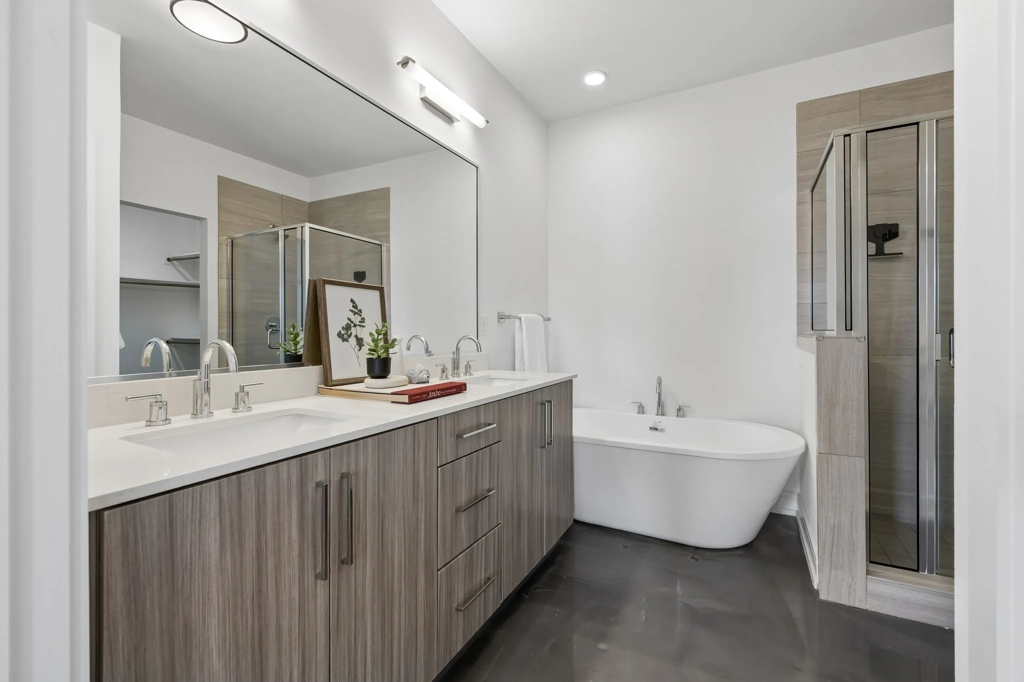 Condominium For Sale in Dallas County , 5710 Mccommas Boulevard 101, Dallas, Texas 75206, 2 Bedroom, 3 Bathroom, 2 Garage spaces, 1,624 Sqft, built in 2016, mls#21312626, Real Estate Agent in Dallas, Homes For Sale in Dallas county, Homes For Sale in Dallas, Realtor in Dallas Texas, Real Estate Brokerage Independent Realty Texas, Luminita Cordes Realtor