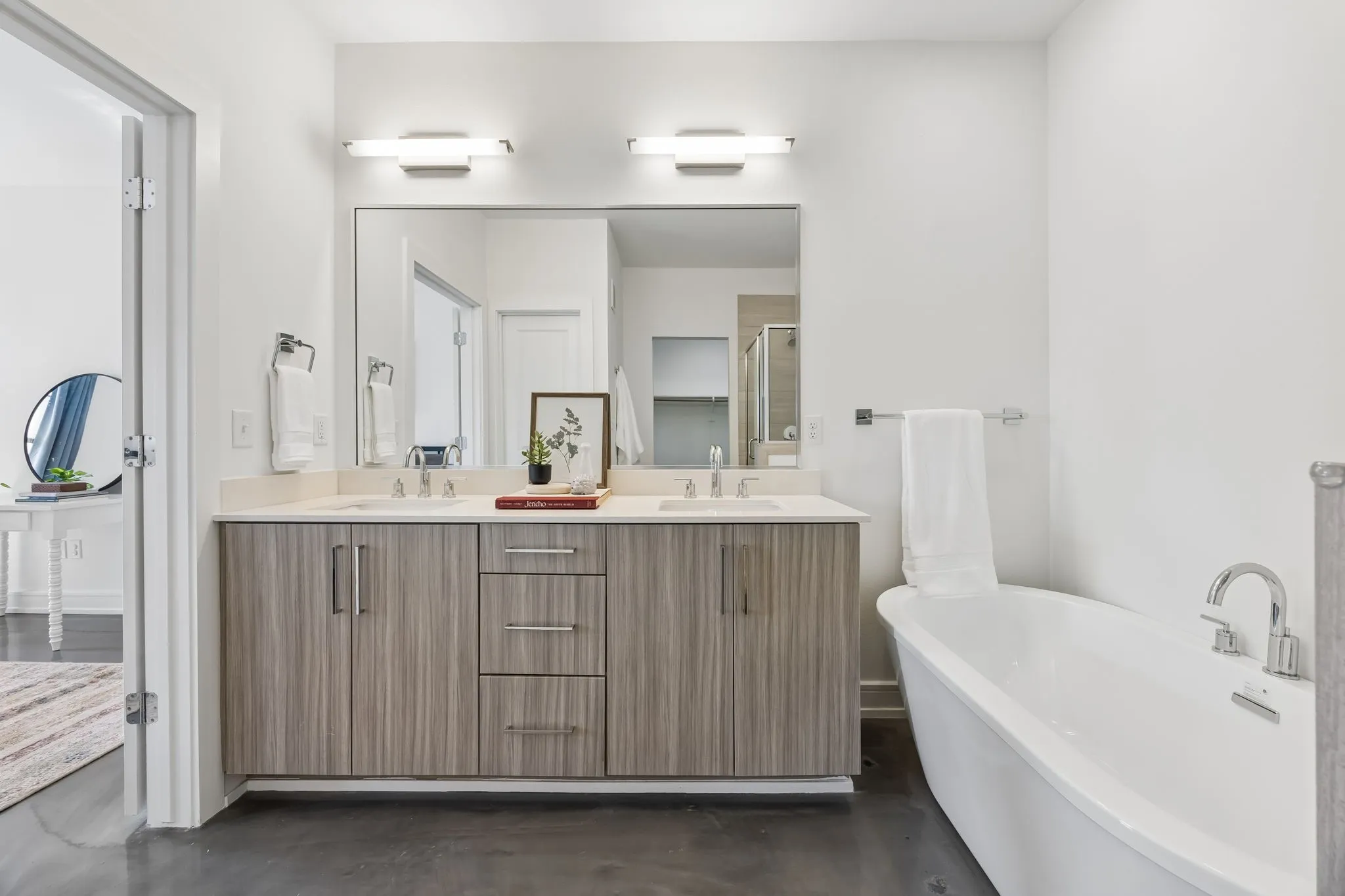 Condominium For Sale in Dallas County , 5710 Mccommas Boulevard 101, Dallas, Texas 75206, 2 Bedroom, 3 Bathroom, 2 Garage spaces, 1,624 Sqft, built in 2016, mls#21312626, Real Estate Agent in Dallas, Homes For Sale in Dallas county, Homes For Sale in Dallas, Realtor in Dallas Texas, Real Estate Brokerage Independent Realty Texas, Luminita Cordes Realtor