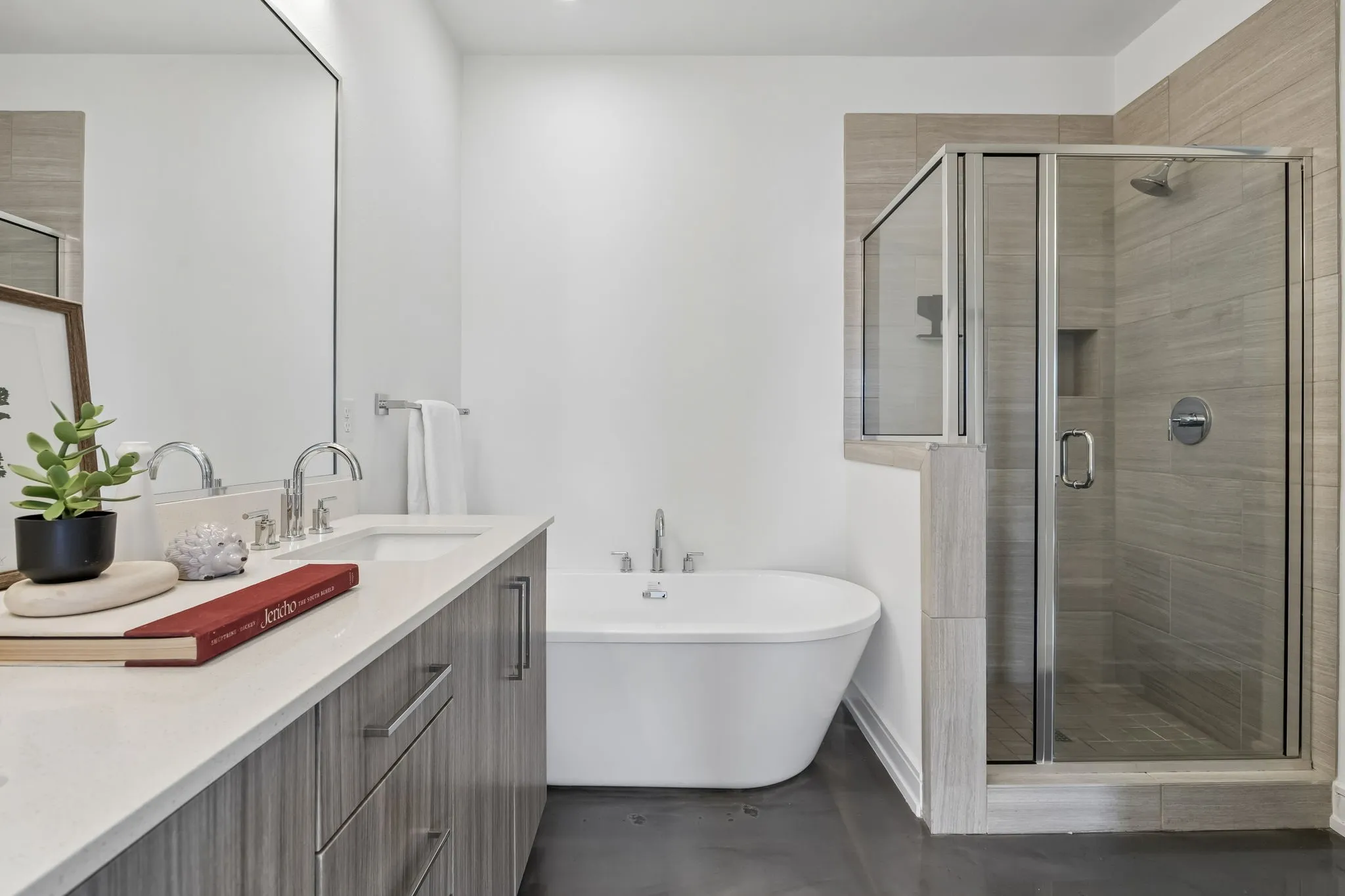 Condominium For Sale in Dallas County , 5710 Mccommas Boulevard 101, Dallas, Texas 75206, 2 Bedroom, 3 Bathroom, 2 Garage spaces, 1,624 Sqft, built in 2016, mls#21312626, Real Estate Agent in Dallas, Homes For Sale in Dallas county, Homes For Sale in Dallas, Realtor in Dallas Texas, Real Estate Brokerage Independent Realty Texas, Luminita Cordes Realtor
