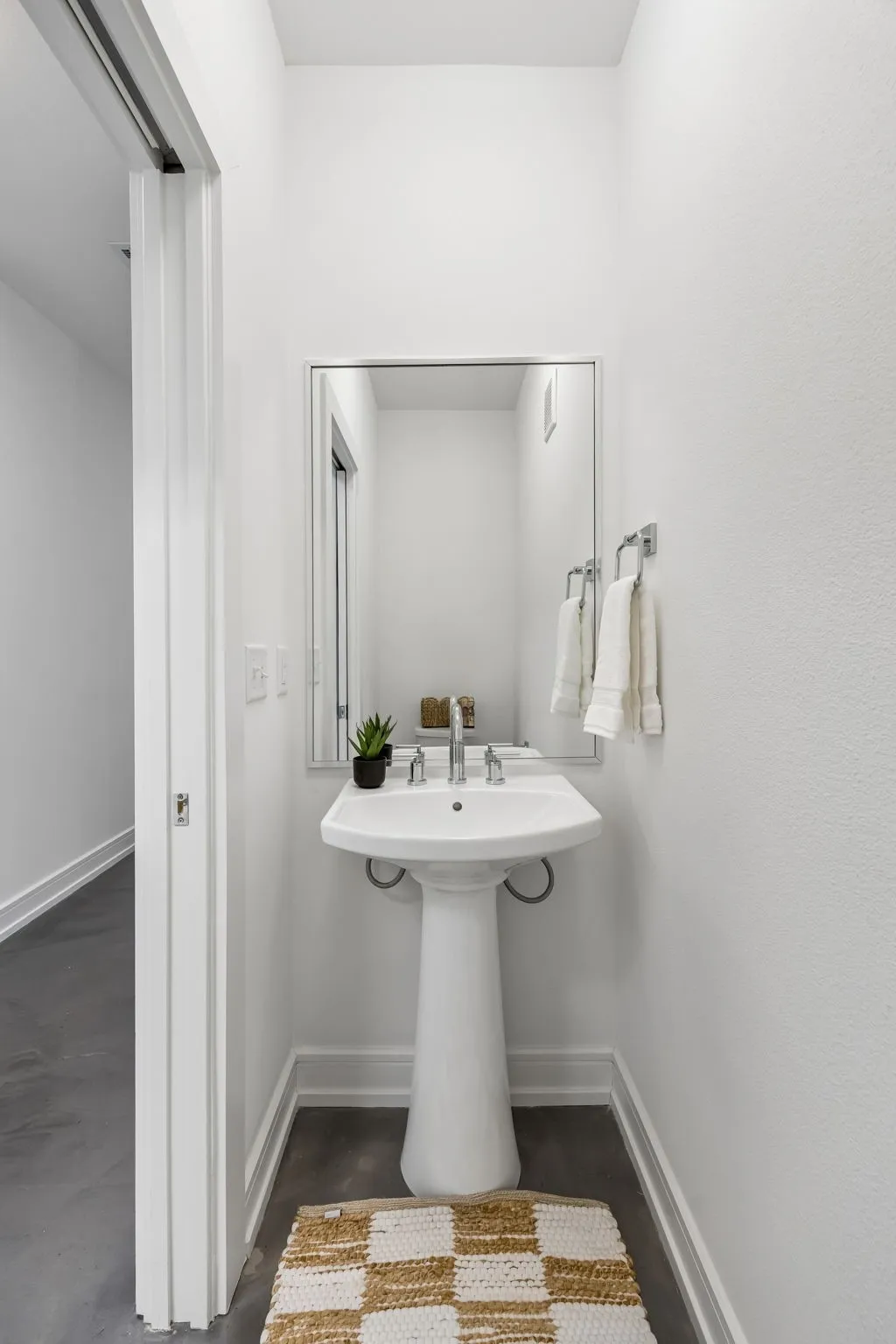 Condominium For Sale in Dallas County , 5710 Mccommas Boulevard 101, Dallas, Texas 75206, 2 Bedroom, 3 Bathroom, 2 Garage spaces, 1,624 Sqft, built in 2016, mls#21312626, Real Estate Agent in Dallas, Homes For Sale in Dallas county, Homes For Sale in Dallas, Realtor in Dallas Texas, Real Estate Brokerage Independent Realty Texas, Luminita Cordes Realtor