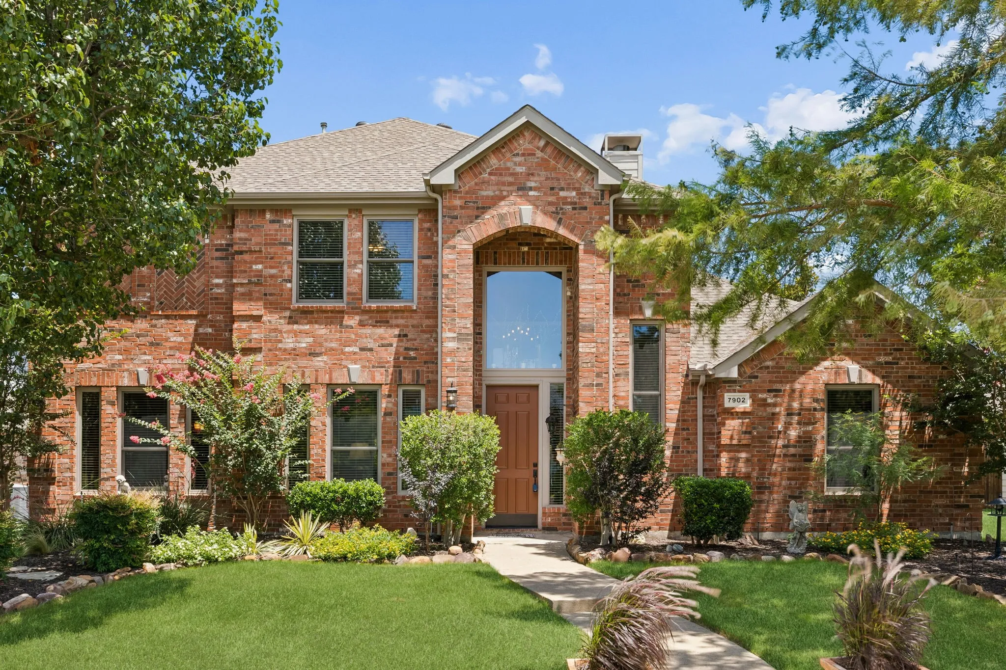 Single Family Residence For Sale in Collin County , 7902 Thistletree Lane, Frisco, Texas 75033, 4 Bedroom, 3 Bathroom, 3 Garage spaces, 3,070 Sqft, built in 2000, mls#21295635, Real Estate Agent in Frisco, Homes For Sale in Collin county, Homes For Sale in Frisco, Realtor in Frisco Texas, Real Estate Brokerage Independent Realty Texas, Luminita Cordes Realtor