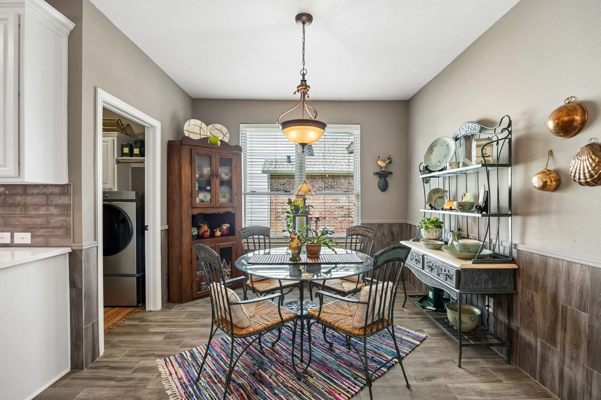 Breakfast room right off the kitchen