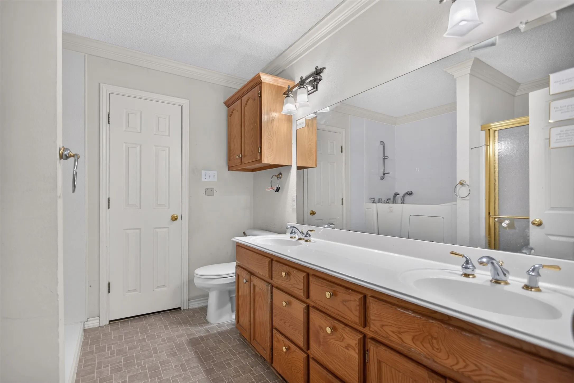Single Family Residence For Sale in Hunt County , 10520 Woodland Drive, Greenville, Texas 75402, 3 Bedroom, 3 Bathroom, 2 Garage spaces, 2,044 Sqft, built in 1999, mls#21313967, Real Estate Agent in Greenville, Homes For Sale in Hunt county, Homes For Sale in Greenville, Realtor in Greenville Texas, Real Estate Brokerage Independent Realty Texas, Luminita Cordes Realtor