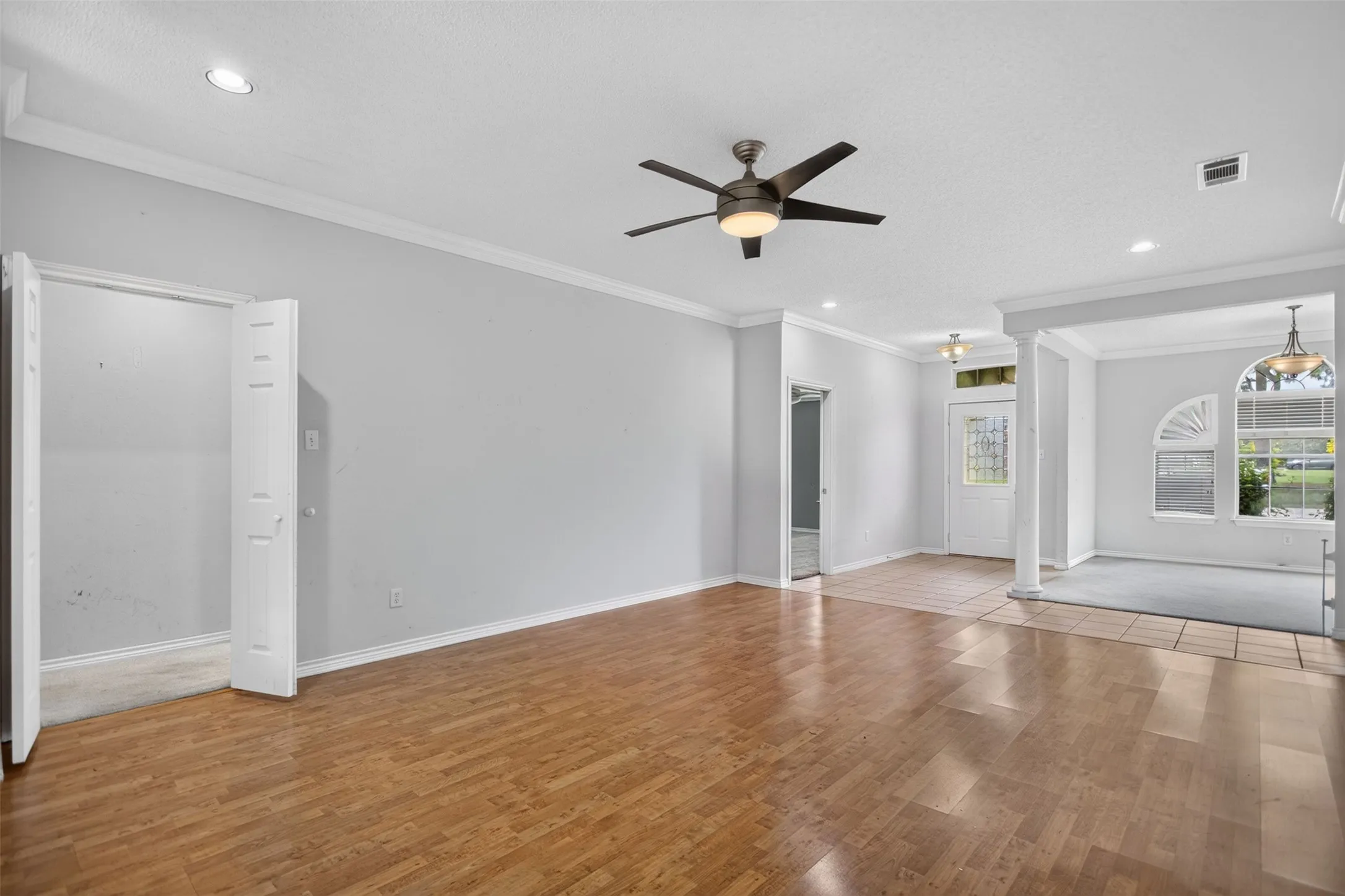 Single Family Residence For Sale in Hunt County , 10520 Woodland Drive, Greenville, Texas 75402, 3 Bedroom, 3 Bathroom, 2 Garage spaces, 2,044 Sqft, built in 1999, mls#21313967, Real Estate Agent in Greenville, Homes For Sale in Hunt county, Homes For Sale in Greenville, Realtor in Greenville Texas, Real Estate Brokerage Independent Realty Texas, Luminita Cordes Realtor