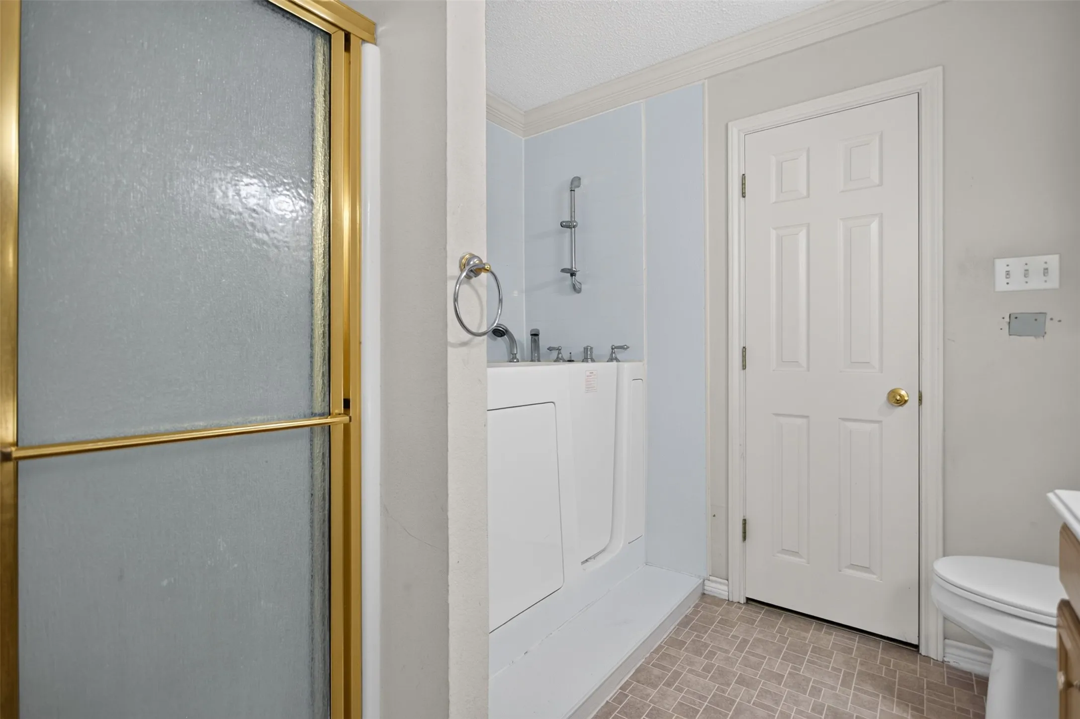 Single Family Residence For Sale in Hunt County , 10520 Woodland Drive, Greenville, Texas 75402, 3 Bedroom, 3 Bathroom, 2 Garage spaces, 2,044 Sqft, built in 1999, mls#21313967, Real Estate Agent in Greenville, Homes For Sale in Hunt county, Homes For Sale in Greenville, Realtor in Greenville Texas, Real Estate Brokerage Independent Realty Texas, Luminita Cordes Realtor