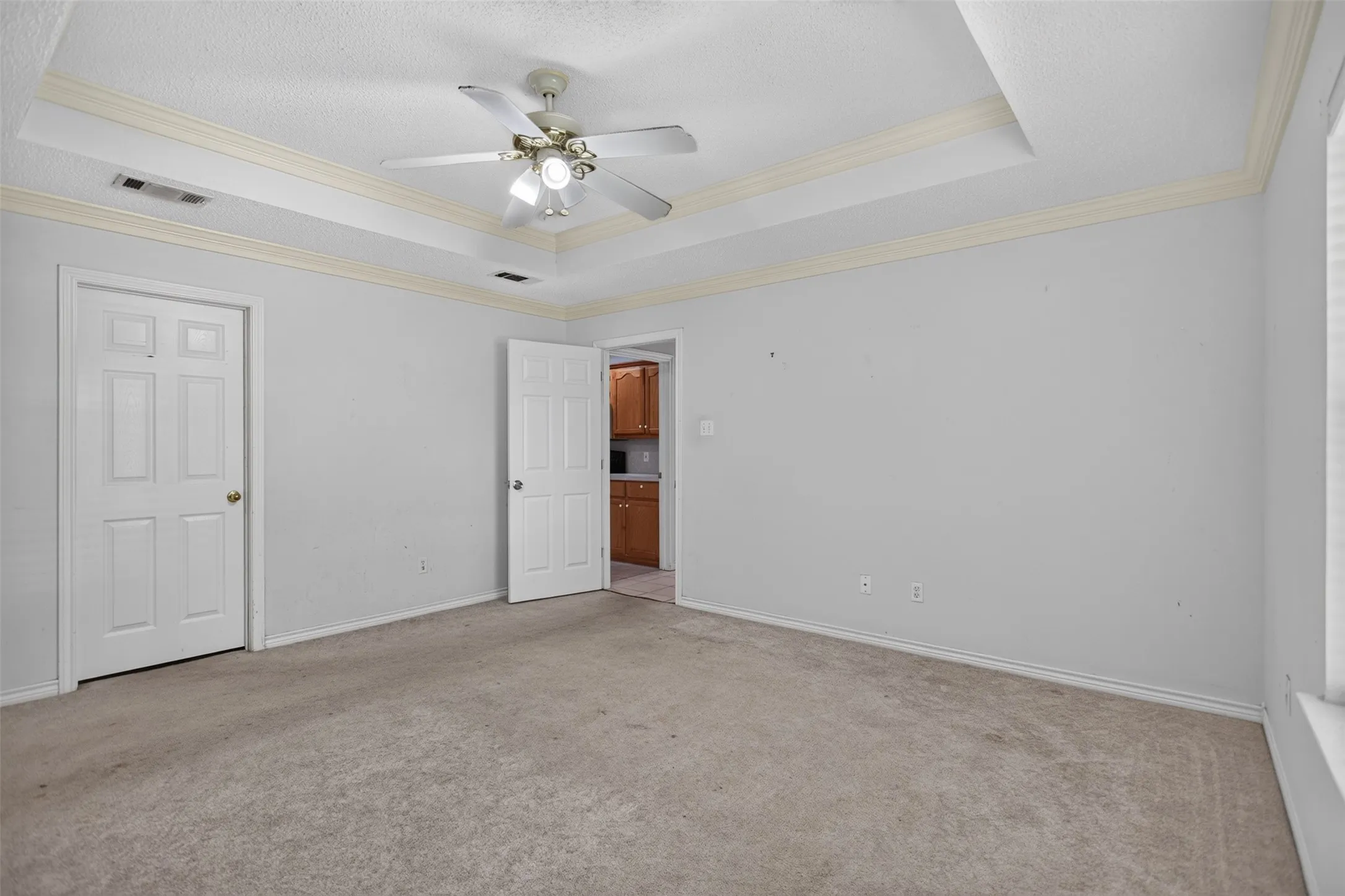 Single Family Residence For Sale in Hunt County , 10520 Woodland Drive, Greenville, Texas 75402, 3 Bedroom, 3 Bathroom, 2 Garage spaces, 2,044 Sqft, built in 1999, mls#21313967, Real Estate Agent in Greenville, Homes For Sale in Hunt county, Homes For Sale in Greenville, Realtor in Greenville Texas, Real Estate Brokerage Independent Realty Texas, Luminita Cordes Realtor