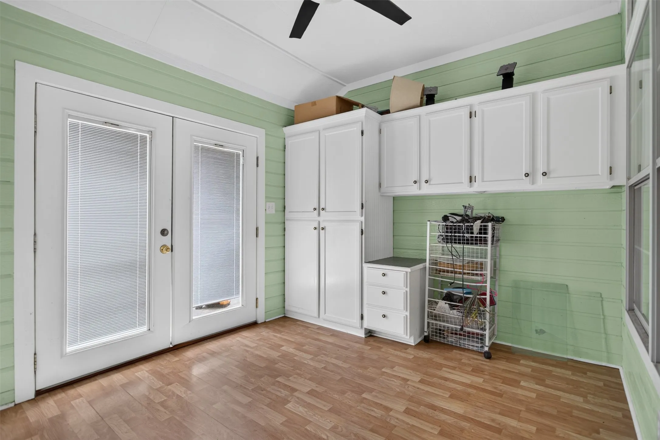 Single Family Residence For Sale in Hunt County , 10520 Woodland Drive, Greenville, Texas 75402, 3 Bedroom, 3 Bathroom, 2 Garage spaces, 2,044 Sqft, built in 1999, mls#21313967, Real Estate Agent in Greenville, Homes For Sale in Hunt county, Homes For Sale in Greenville, Realtor in Greenville Texas, Real Estate Brokerage Independent Realty Texas, Luminita Cordes Realtor