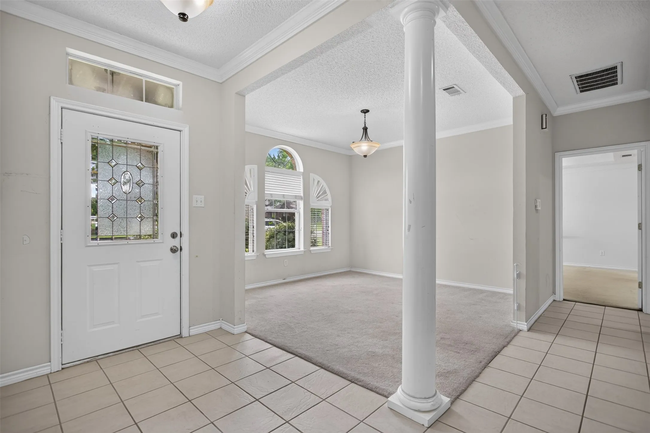 Single Family Residence For Sale in Hunt County , 10520 Woodland Drive, Greenville, Texas 75402, 3 Bedroom, 3 Bathroom, 2 Garage spaces, 2,044 Sqft, built in 1999, mls#21313967, Real Estate Agent in Greenville, Homes For Sale in Hunt county, Homes For Sale in Greenville, Realtor in Greenville Texas, Real Estate Brokerage Independent Realty Texas, Luminita Cordes Realtor