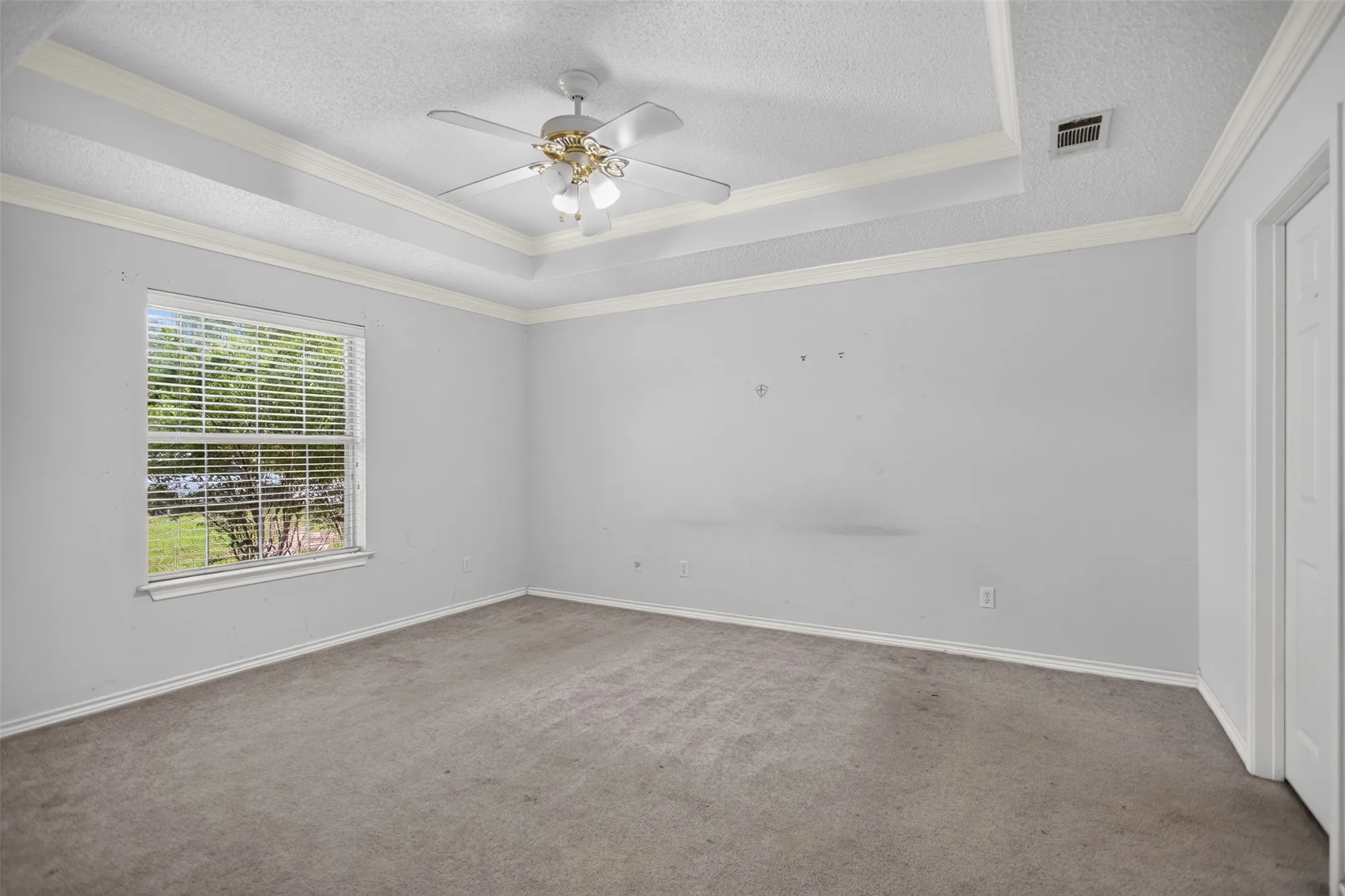 Single Family Residence For Sale in Hunt County , 10520 Woodland Drive, Greenville, Texas 75402, 3 Bedroom, 3 Bathroom, 2 Garage spaces, 2,044 Sqft, built in 1999, mls#21313967, Real Estate Agent in Greenville, Homes For Sale in Hunt county, Homes For Sale in Greenville, Realtor in Greenville Texas, Real Estate Brokerage Independent Realty Texas, Luminita Cordes Realtor