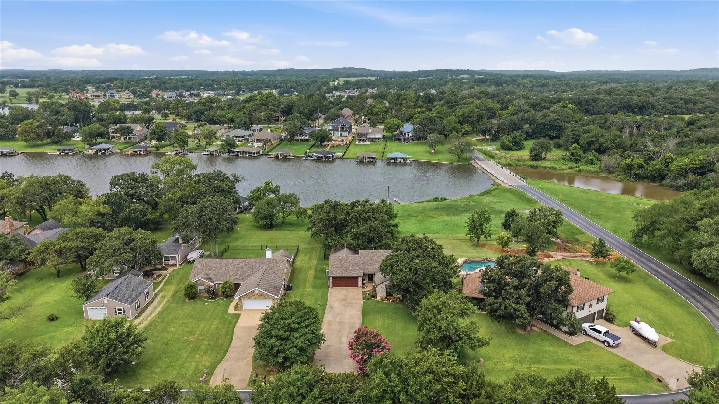 Single Family Residence For Sale in Cooke County , 1344 Kiowa Drive E, Lake Kiowa, Texas 76240, 4 Bedroom, 3 Bathroom, 2 Garage spaces, 2,249 Sqft, built in 1984, mls#21313930, Real Estate Agent in Lake Kiowa, Homes For Sale in Cooke county, Homes For Sale in Lake Kiowa, Realtor in Lake Kiowa Texas, Real Estate Brokerage Independent Realty Texas, Luminita Cordes Realtor