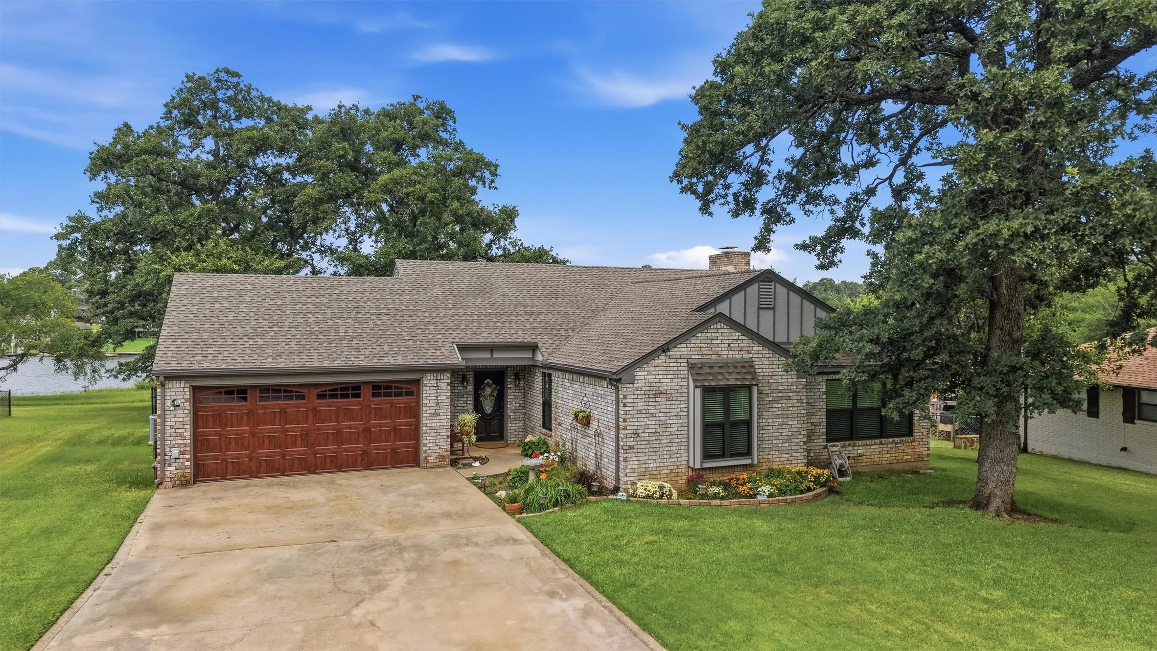 Single Family Residence For Sale in Cooke County , 1344 Kiowa Drive E, Lake Kiowa, Texas 76240, 4 Bedroom, 3 Bathroom, 2 Garage spaces, 2,249 Sqft, built in 1984, mls#21313930, Real Estate Agent in Lake Kiowa, Homes For Sale in Cooke county, Homes For Sale in Lake Kiowa, Realtor in Lake Kiowa Texas, Real Estate Brokerage Independent Realty Texas, Luminita Cordes Realtor