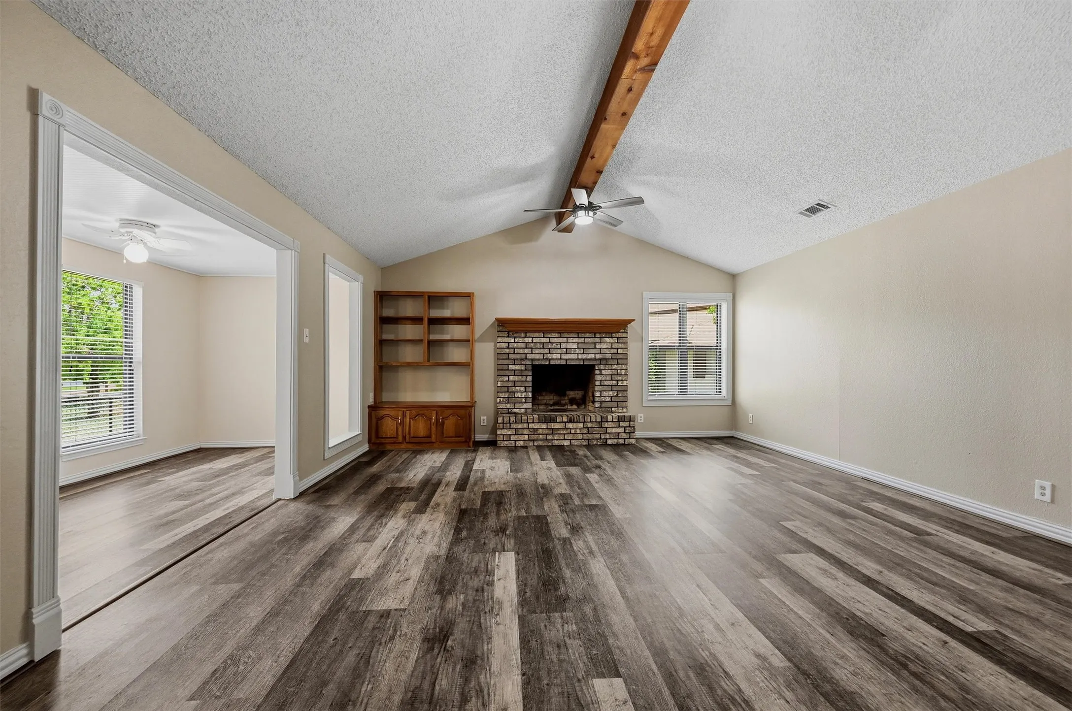 Single Family Residence For Sale in Cooke County , 1344 Kiowa Drive E, Lake Kiowa, Texas 76240, 4 Bedroom, 3 Bathroom, 2 Garage spaces, 2,249 Sqft, built in 1984, mls#21313930, Real Estate Agent in Lake Kiowa, Homes For Sale in Cooke county, Homes For Sale in Lake Kiowa, Realtor in Lake Kiowa Texas, Real Estate Brokerage Independent Realty Texas, Luminita Cordes Realtor