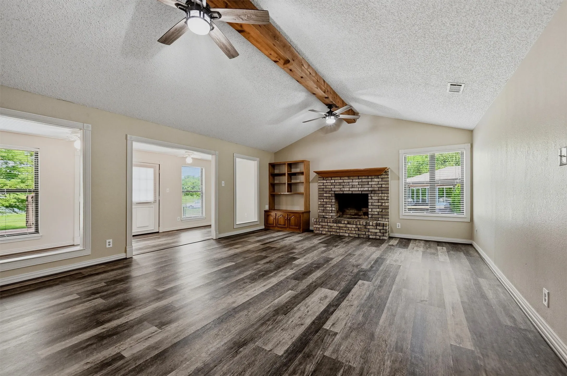 Single Family Residence For Sale in Cooke County , 1344 Kiowa Drive E, Lake Kiowa, Texas 76240, 4 Bedroom, 3 Bathroom, 2 Garage spaces, 2,249 Sqft, built in 1984, mls#21313930, Real Estate Agent in Lake Kiowa, Homes For Sale in Cooke county, Homes For Sale in Lake Kiowa, Realtor in Lake Kiowa Texas, Real Estate Brokerage Independent Realty Texas, Luminita Cordes Realtor