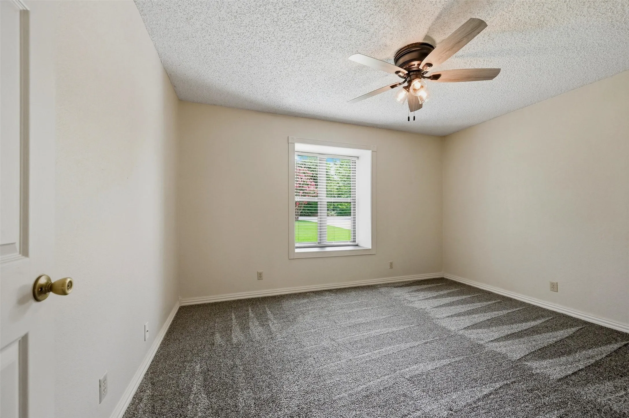 Single Family Residence For Sale in Cooke County , 1344 Kiowa Drive E, Lake Kiowa, Texas 76240, 4 Bedroom, 3 Bathroom, 2 Garage spaces, 2,249 Sqft, built in 1984, mls#21313930, Real Estate Agent in Lake Kiowa, Homes For Sale in Cooke county, Homes For Sale in Lake Kiowa, Realtor in Lake Kiowa Texas, Real Estate Brokerage Independent Realty Texas, Luminita Cordes Realtor