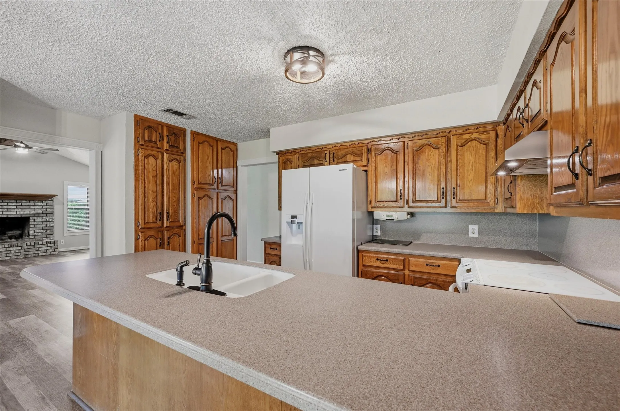 Single Family Residence For Sale in Cooke County , 1344 Kiowa Drive E, Lake Kiowa, Texas 76240, 4 Bedroom, 3 Bathroom, 2 Garage spaces, 2,249 Sqft, built in 1984, mls#21313930, Real Estate Agent in Lake Kiowa, Homes For Sale in Cooke county, Homes For Sale in Lake Kiowa, Realtor in Lake Kiowa Texas, Real Estate Brokerage Independent Realty Texas, Luminita Cordes Realtor