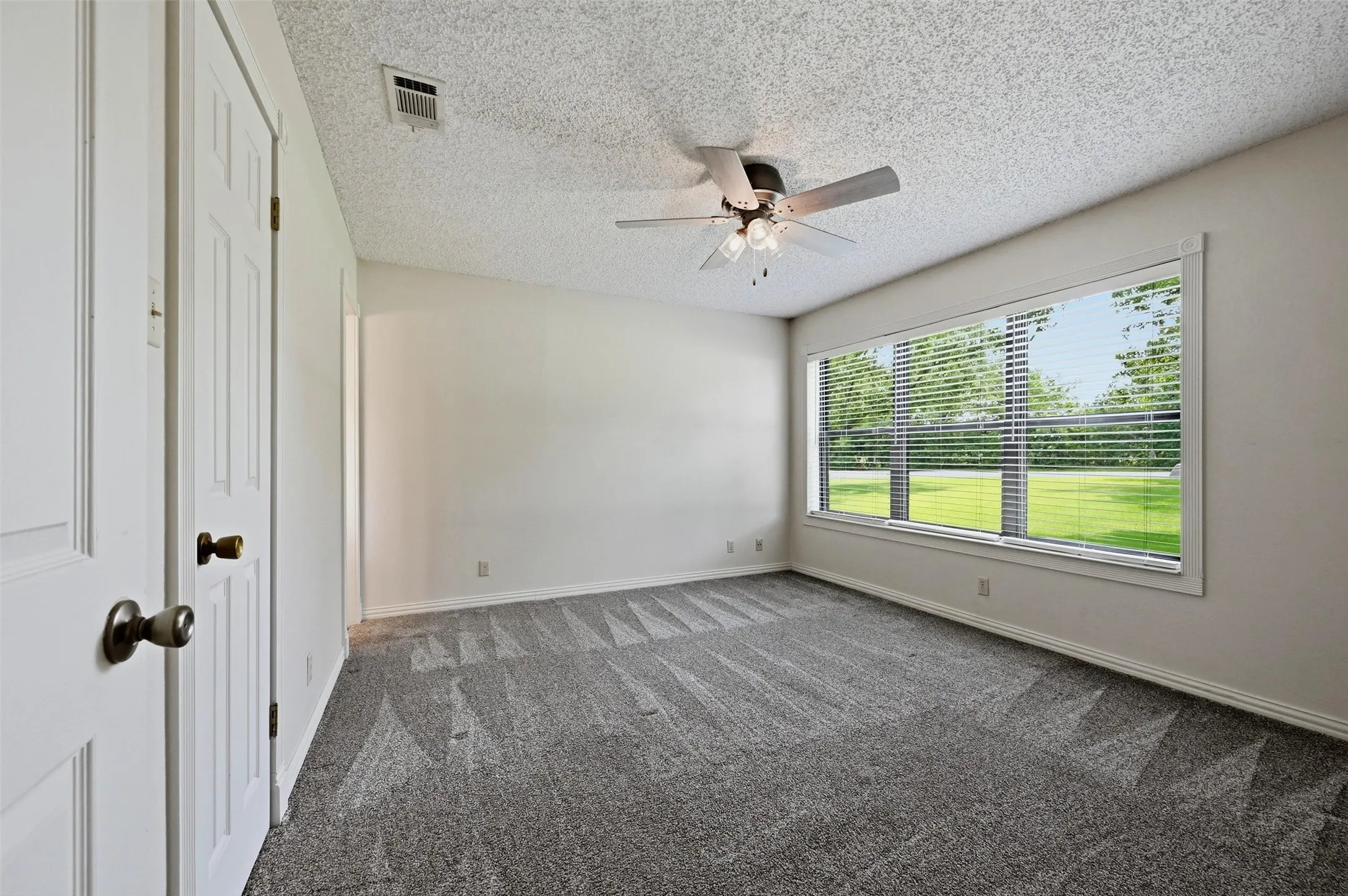 Single Family Residence For Sale in Cooke County , 1344 Kiowa Drive E, Lake Kiowa, Texas 76240, 4 Bedroom, 3 Bathroom, 2 Garage spaces, 2,249 Sqft, built in 1984, mls#21313930, Real Estate Agent in Lake Kiowa, Homes For Sale in Cooke county, Homes For Sale in Lake Kiowa, Realtor in Lake Kiowa Texas, Real Estate Brokerage Independent Realty Texas, Luminita Cordes Realtor