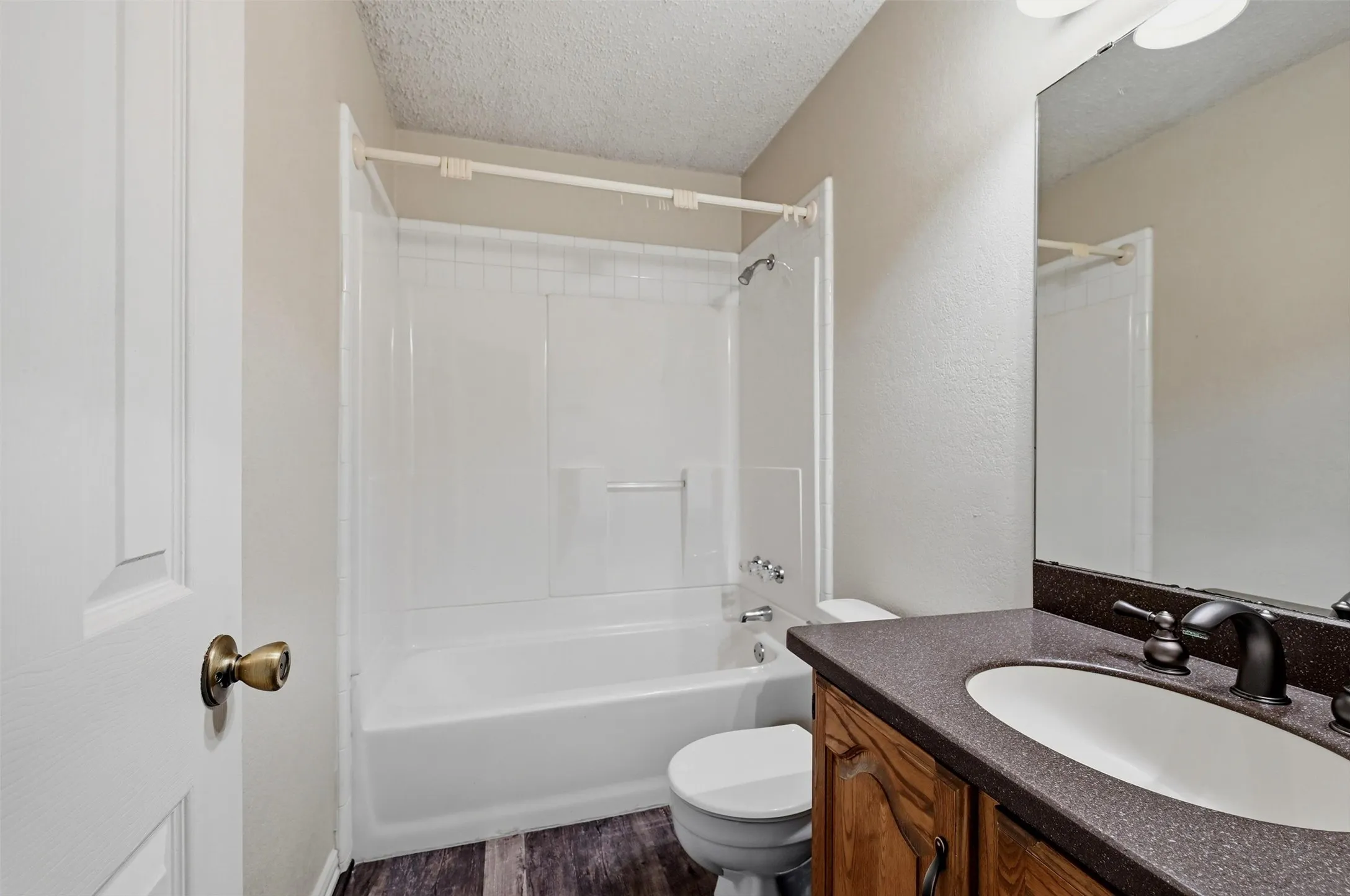 Single Family Residence For Sale in Cooke County , 1344 Kiowa Drive E, Lake Kiowa, Texas 76240, 4 Bedroom, 3 Bathroom, 2 Garage spaces, 2,249 Sqft, built in 1984, mls#21313930, Real Estate Agent in Lake Kiowa, Homes For Sale in Cooke county, Homes For Sale in Lake Kiowa, Realtor in Lake Kiowa Texas, Real Estate Brokerage Independent Realty Texas, Luminita Cordes Realtor