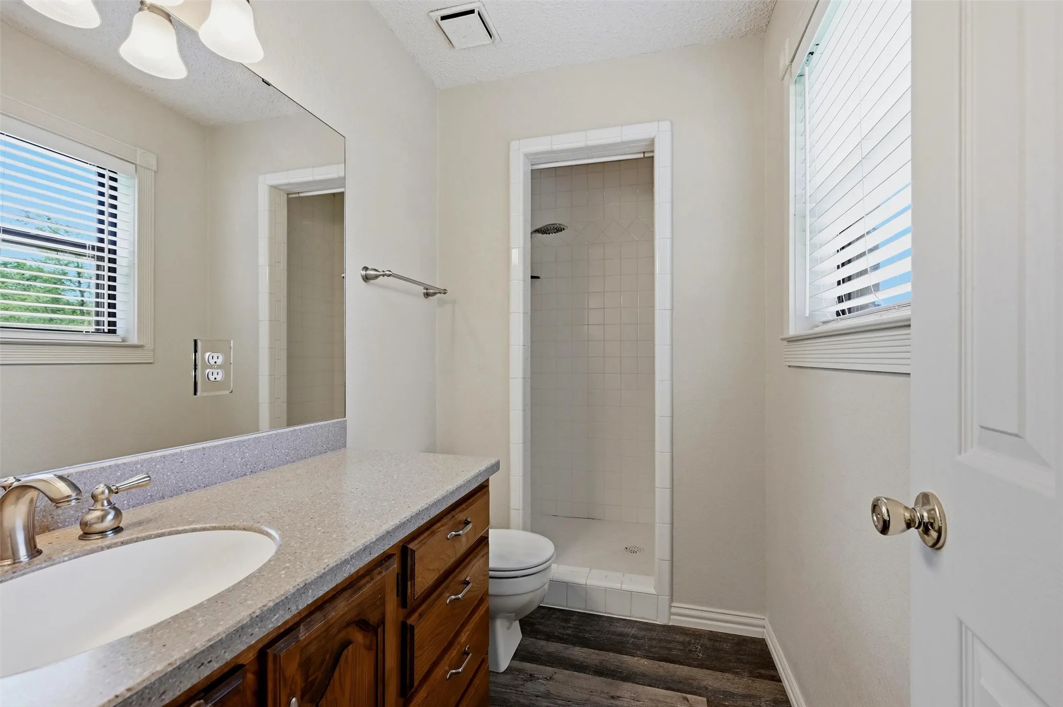 Single Family Residence For Sale in Cooke County , 1344 Kiowa Drive E, Lake Kiowa, Texas 76240, 4 Bedroom, 3 Bathroom, 2 Garage spaces, 2,249 Sqft, built in 1984, mls#21313930, Real Estate Agent in Lake Kiowa, Homes For Sale in Cooke county, Homes For Sale in Lake Kiowa, Realtor in Lake Kiowa Texas, Real Estate Brokerage Independent Realty Texas, Luminita Cordes Realtor