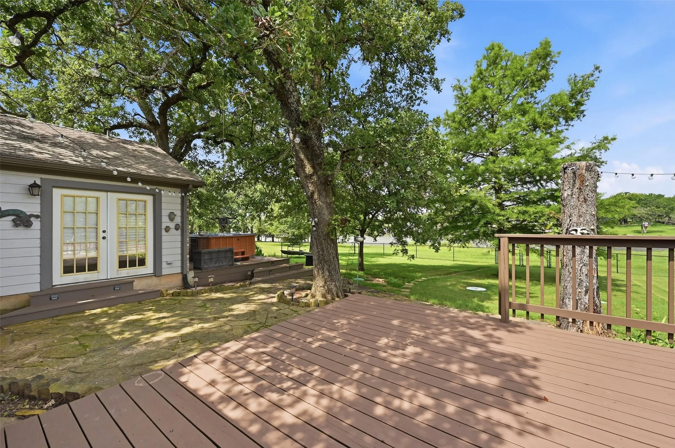 Single Family Residence For Sale in Cooke County , 1344 Kiowa Drive E, Lake Kiowa, Texas 76240, 4 Bedroom, 3 Bathroom, 2 Garage spaces, 2,249 Sqft, built in 1984, mls#21313930, Real Estate Agent in Lake Kiowa, Homes For Sale in Cooke county, Homes For Sale in Lake Kiowa, Realtor in Lake Kiowa Texas, Real Estate Brokerage Independent Realty Texas, Luminita Cordes Realtor