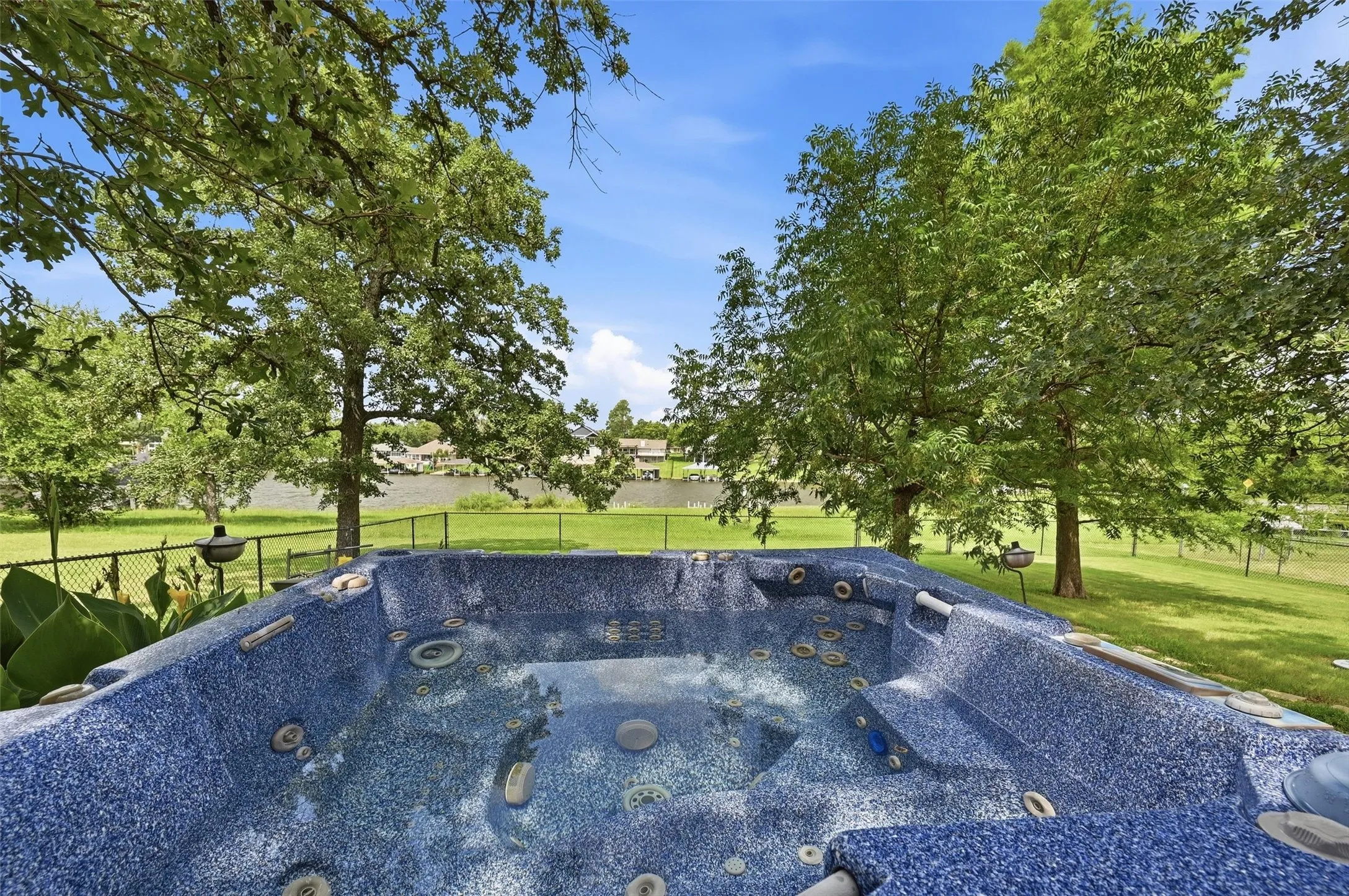 Single Family Residence For Sale in Cooke County , 1344 Kiowa Drive E, Lake Kiowa, Texas 76240, 4 Bedroom, 3 Bathroom, 2 Garage spaces, 2,249 Sqft, built in 1984, mls#21313930, Real Estate Agent in Lake Kiowa, Homes For Sale in Cooke county, Homes For Sale in Lake Kiowa, Realtor in Lake Kiowa Texas, Real Estate Brokerage Independent Realty Texas, Luminita Cordes Realtor