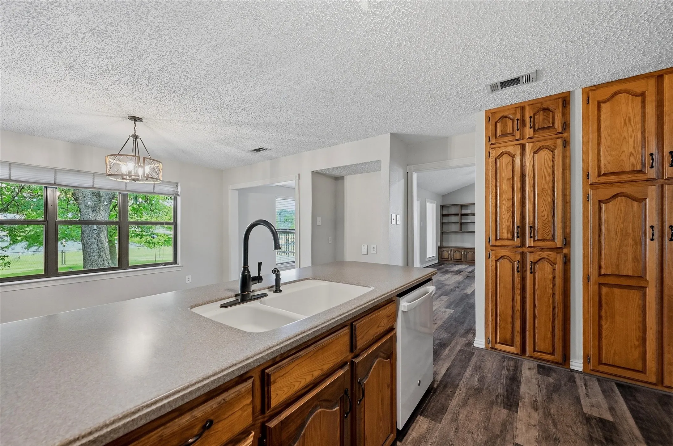 Single Family Residence For Sale in Cooke County , 1344 Kiowa Drive E, Lake Kiowa, Texas 76240, 4 Bedroom, 3 Bathroom, 2 Garage spaces, 2,249 Sqft, built in 1984, mls#21313930, Real Estate Agent in Lake Kiowa, Homes For Sale in Cooke county, Homes For Sale in Lake Kiowa, Realtor in Lake Kiowa Texas, Real Estate Brokerage Independent Realty Texas, Luminita Cordes Realtor