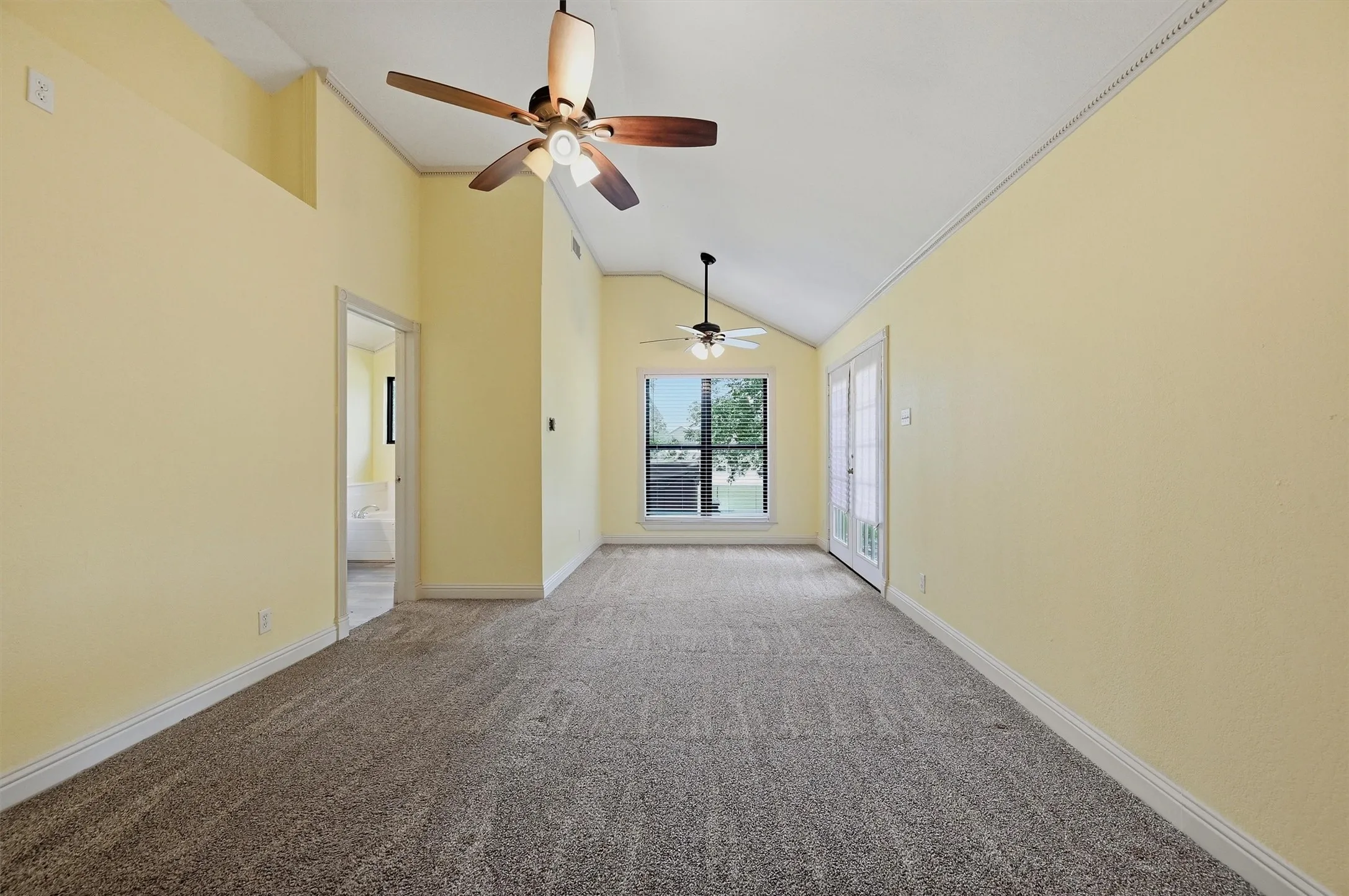 Single Family Residence For Sale in Cooke County , 1344 Kiowa Drive E, Lake Kiowa, Texas 76240, 4 Bedroom, 3 Bathroom, 2 Garage spaces, 2,249 Sqft, built in 1984, mls#21313930, Real Estate Agent in Lake Kiowa, Homes For Sale in Cooke county, Homes For Sale in Lake Kiowa, Realtor in Lake Kiowa Texas, Real Estate Brokerage Independent Realty Texas, Luminita Cordes Realtor