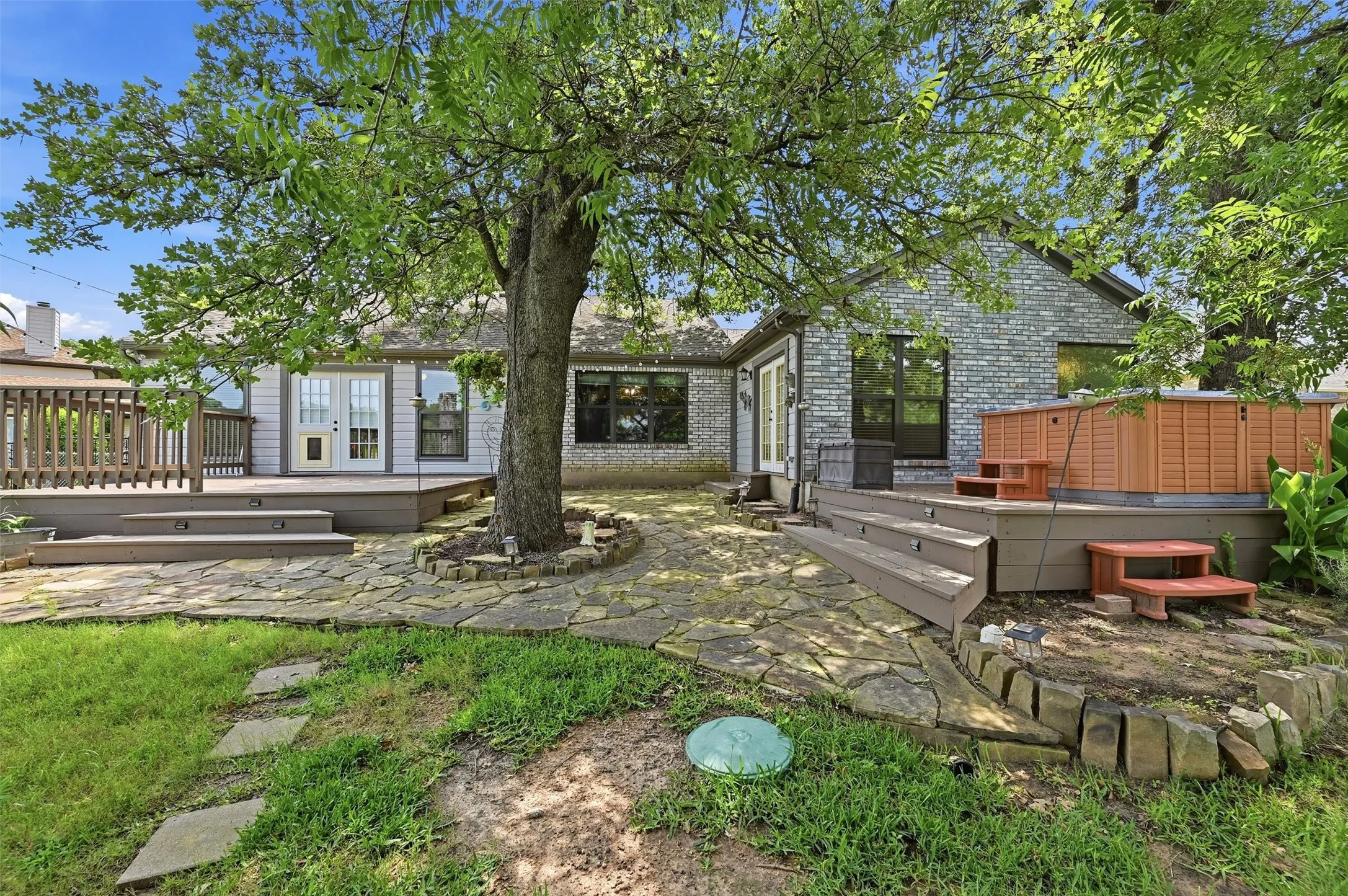 Single Family Residence For Sale in Cooke County , 1344 Kiowa Drive E, Lake Kiowa, Texas 76240, 4 Bedroom, 3 Bathroom, 2 Garage spaces, 2,249 Sqft, built in 1984, mls#21313930, Real Estate Agent in Lake Kiowa, Homes For Sale in Cooke county, Homes For Sale in Lake Kiowa, Realtor in Lake Kiowa Texas, Real Estate Brokerage Independent Realty Texas, Luminita Cordes Realtor