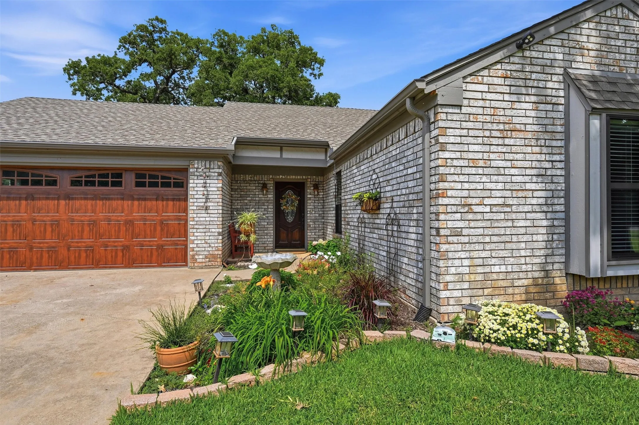 Single Family Residence For Sale in Cooke County , 1344 Kiowa Drive E, Lake Kiowa, Texas 76240, 4 Bedroom, 3 Bathroom, 2 Garage spaces, 2,249 Sqft, built in 1984, mls#21313930, Real Estate Agent in Lake Kiowa, Homes For Sale in Cooke county, Homes For Sale in Lake Kiowa, Realtor in Lake Kiowa Texas, Real Estate Brokerage Independent Realty Texas, Luminita Cordes Realtor