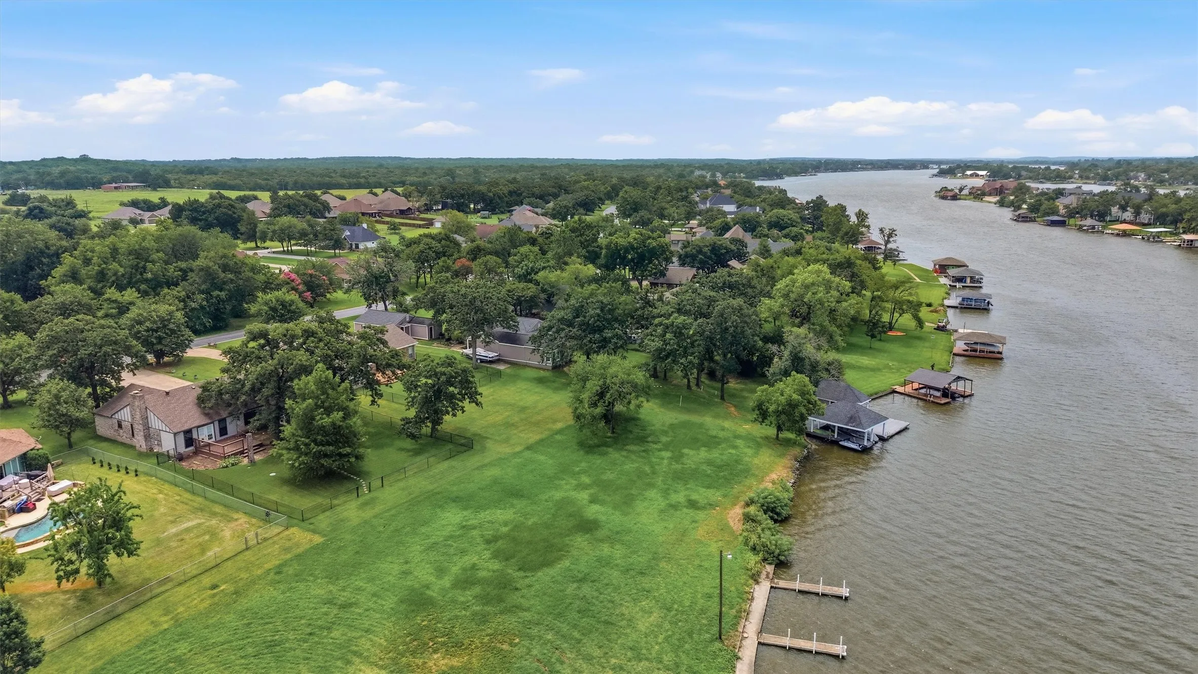 Single Family Residence For Sale in Cooke County , 1344 Kiowa Drive E, Lake Kiowa, Texas 76240, 4 Bedroom, 3 Bathroom, 2 Garage spaces, 2,249 Sqft, built in 1984, mls#21313930, Real Estate Agent in Lake Kiowa, Homes For Sale in Cooke county, Homes For Sale in Lake Kiowa, Realtor in Lake Kiowa Texas, Real Estate Brokerage Independent Realty Texas, Luminita Cordes Realtor