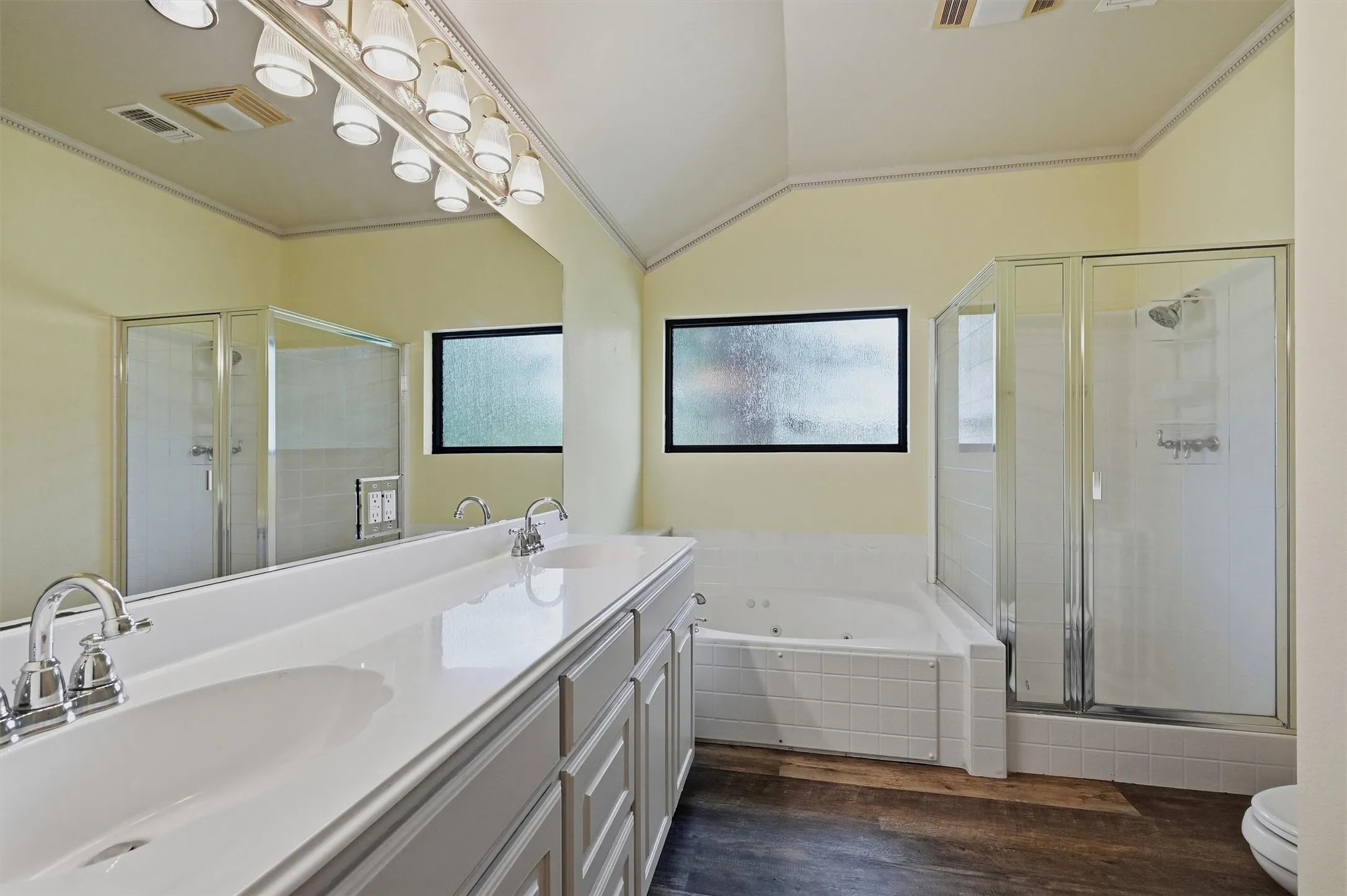 Single Family Residence For Sale in Cooke County , 1344 Kiowa Drive E, Lake Kiowa, Texas 76240, 4 Bedroom, 3 Bathroom, 2 Garage spaces, 2,249 Sqft, built in 1984, mls#21313930, Real Estate Agent in Lake Kiowa, Homes For Sale in Cooke county, Homes For Sale in Lake Kiowa, Realtor in Lake Kiowa Texas, Real Estate Brokerage Independent Realty Texas, Luminita Cordes Realtor