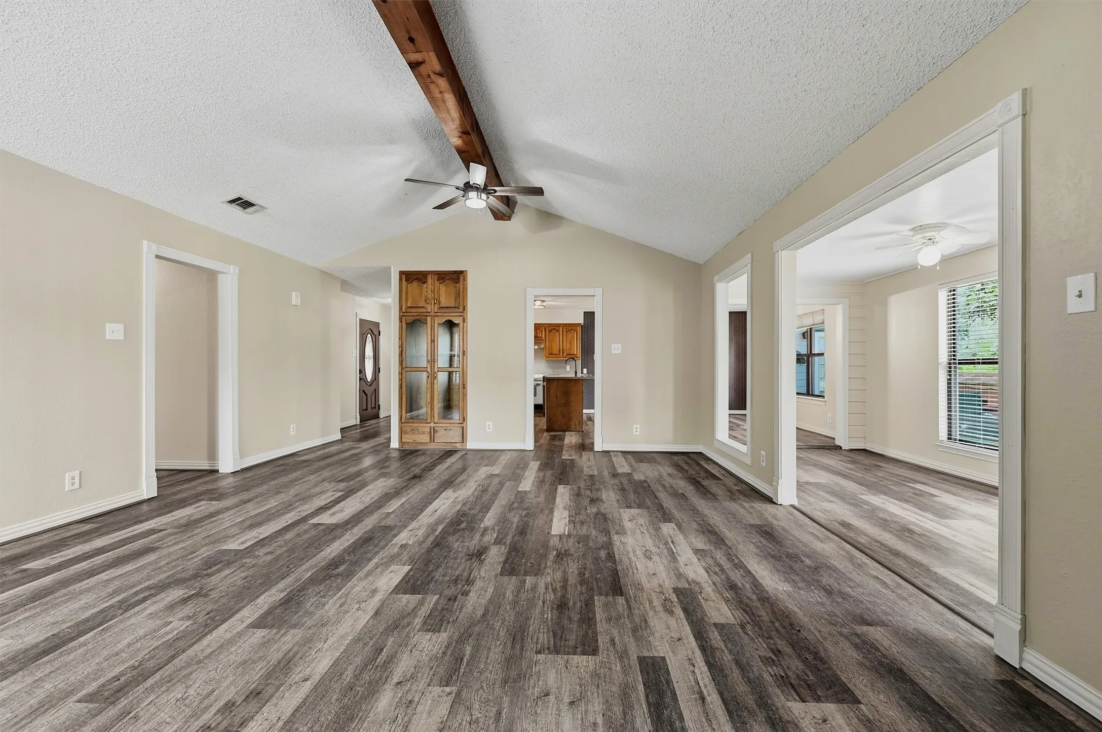 Single Family Residence For Sale in Cooke County , 1344 Kiowa Drive E, Lake Kiowa, Texas 76240, 4 Bedroom, 3 Bathroom, 2 Garage spaces, 2,249 Sqft, built in 1984, mls#21313930, Real Estate Agent in Lake Kiowa, Homes For Sale in Cooke county, Homes For Sale in Lake Kiowa, Realtor in Lake Kiowa Texas, Real Estate Brokerage Independent Realty Texas, Luminita Cordes Realtor