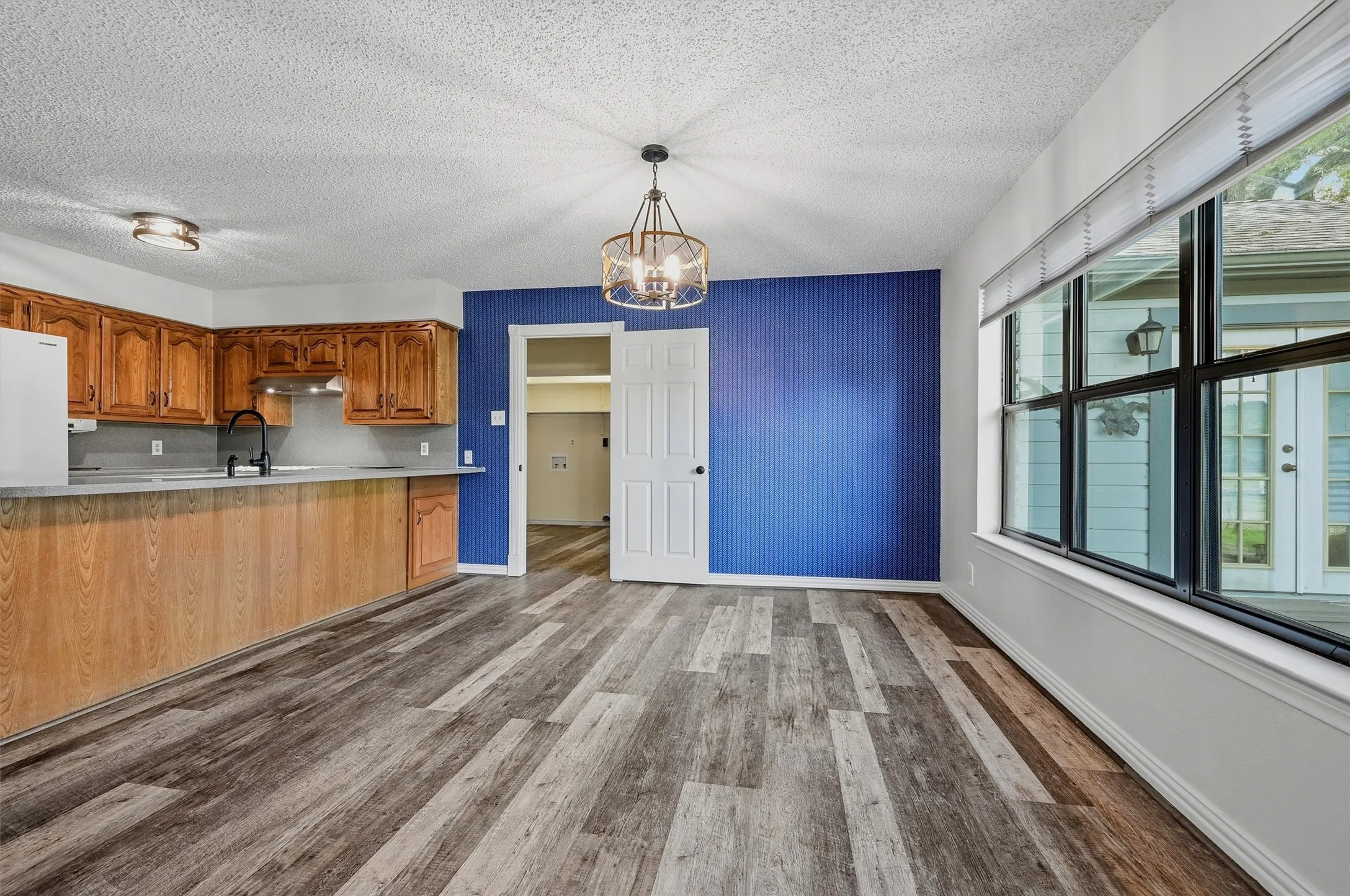 Single Family Residence For Sale in Cooke County , 1344 Kiowa Drive E, Lake Kiowa, Texas 76240, 4 Bedroom, 3 Bathroom, 2 Garage spaces, 2,249 Sqft, built in 1984, mls#21313930, Real Estate Agent in Lake Kiowa, Homes For Sale in Cooke county, Homes For Sale in Lake Kiowa, Realtor in Lake Kiowa Texas, Real Estate Brokerage Independent Realty Texas, Luminita Cordes Realtor