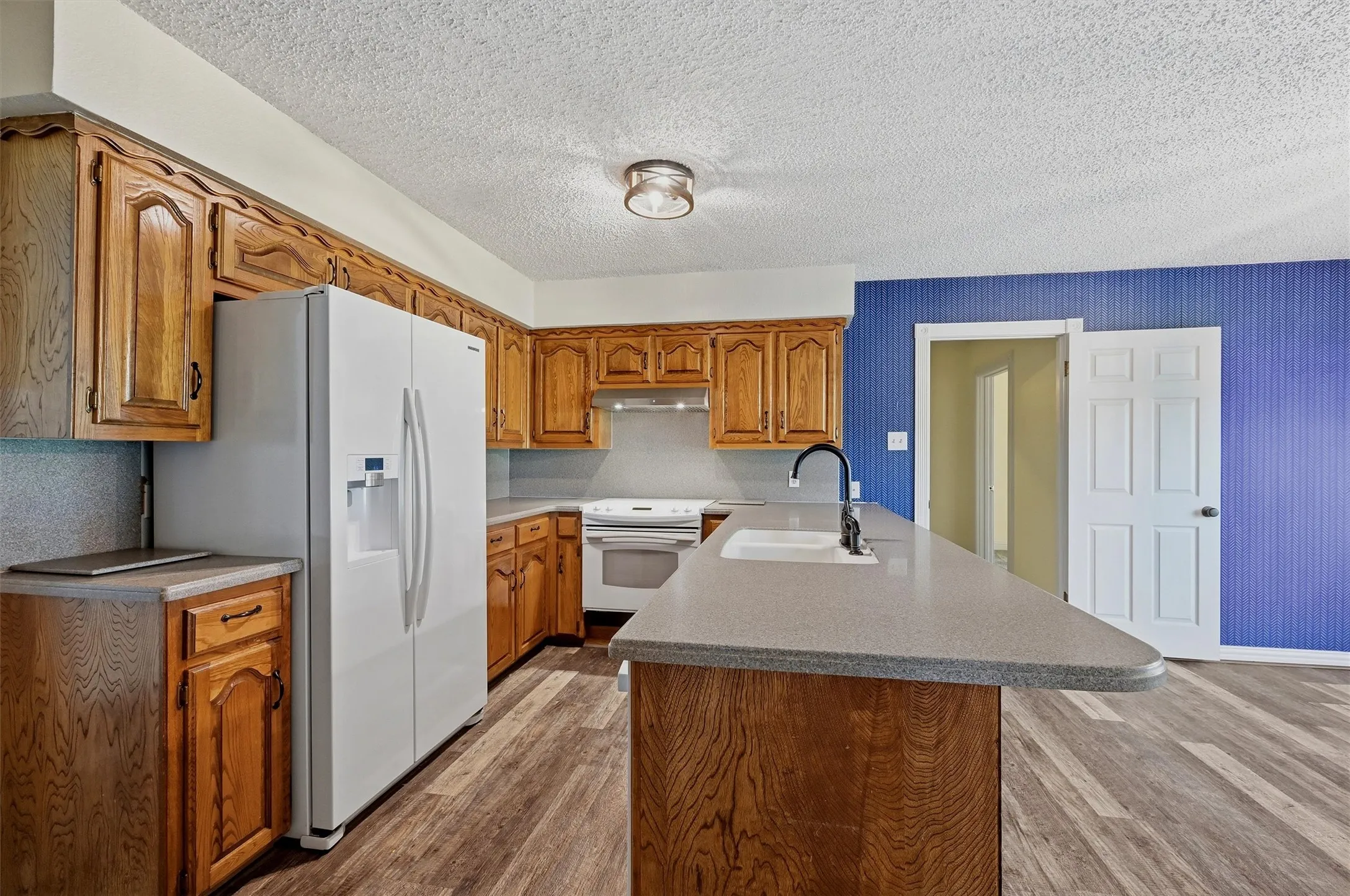 Single Family Residence For Sale in Cooke County , 1344 Kiowa Drive E, Lake Kiowa, Texas 76240, 4 Bedroom, 3 Bathroom, 2 Garage spaces, 2,249 Sqft, built in 1984, mls#21313930, Real Estate Agent in Lake Kiowa, Homes For Sale in Cooke county, Homes For Sale in Lake Kiowa, Realtor in Lake Kiowa Texas, Real Estate Brokerage Independent Realty Texas, Luminita Cordes Realtor