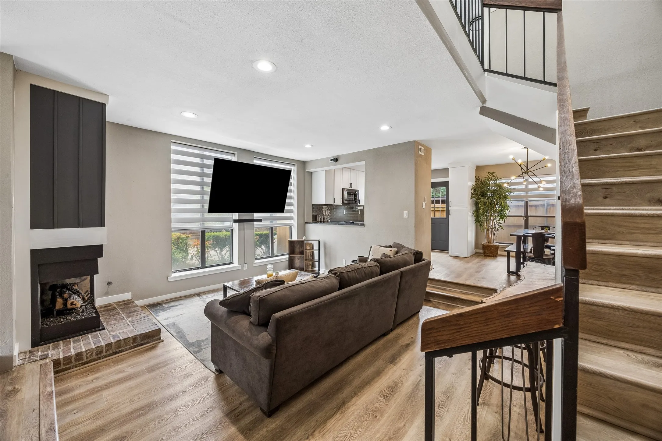 Condominium For Sale in Dallas County , 7522 Holly Hill Drive 2, Dallas, Texas 75231, 2 Bedroom, 3 Bathroom, Garage spaces, 1,448 Sqft, built in 1979, mls#21310339, Real Estate Agent in Dallas, Homes For Sale in Dallas county, Homes For Sale in Dallas, Realtor in Dallas Texas, Real Estate Brokerage Independent Realty Texas, Luminita Cordes Realtor