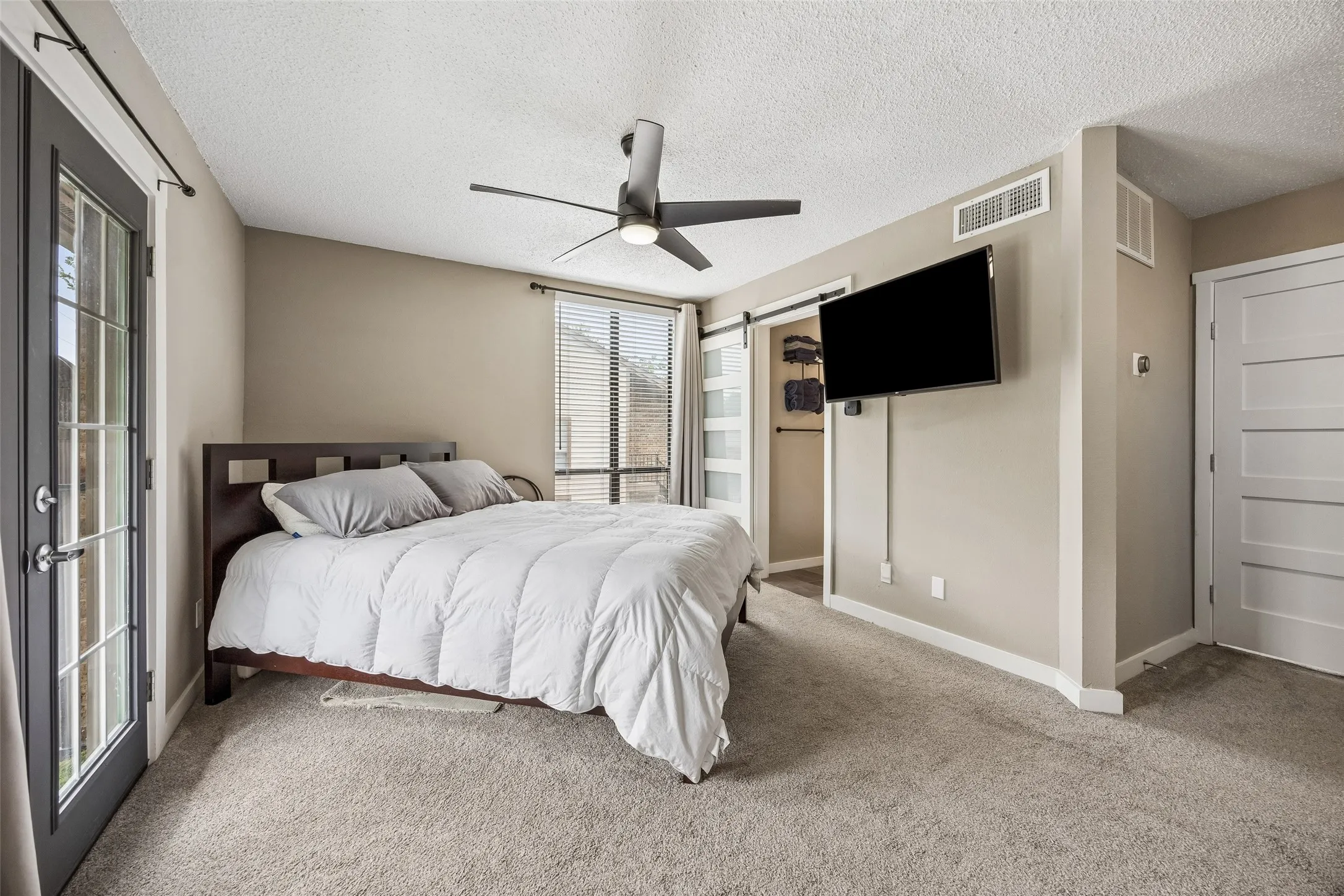 Condominium For Sale in Dallas County , 7522 Holly Hill Drive 2, Dallas, Texas 75231, 2 Bedroom, 3 Bathroom, Garage spaces, 1,448 Sqft, built in 1979, mls#21310339, Real Estate Agent in Dallas, Homes For Sale in Dallas county, Homes For Sale in Dallas, Realtor in Dallas Texas, Real Estate Brokerage Independent Realty Texas, Luminita Cordes Realtor