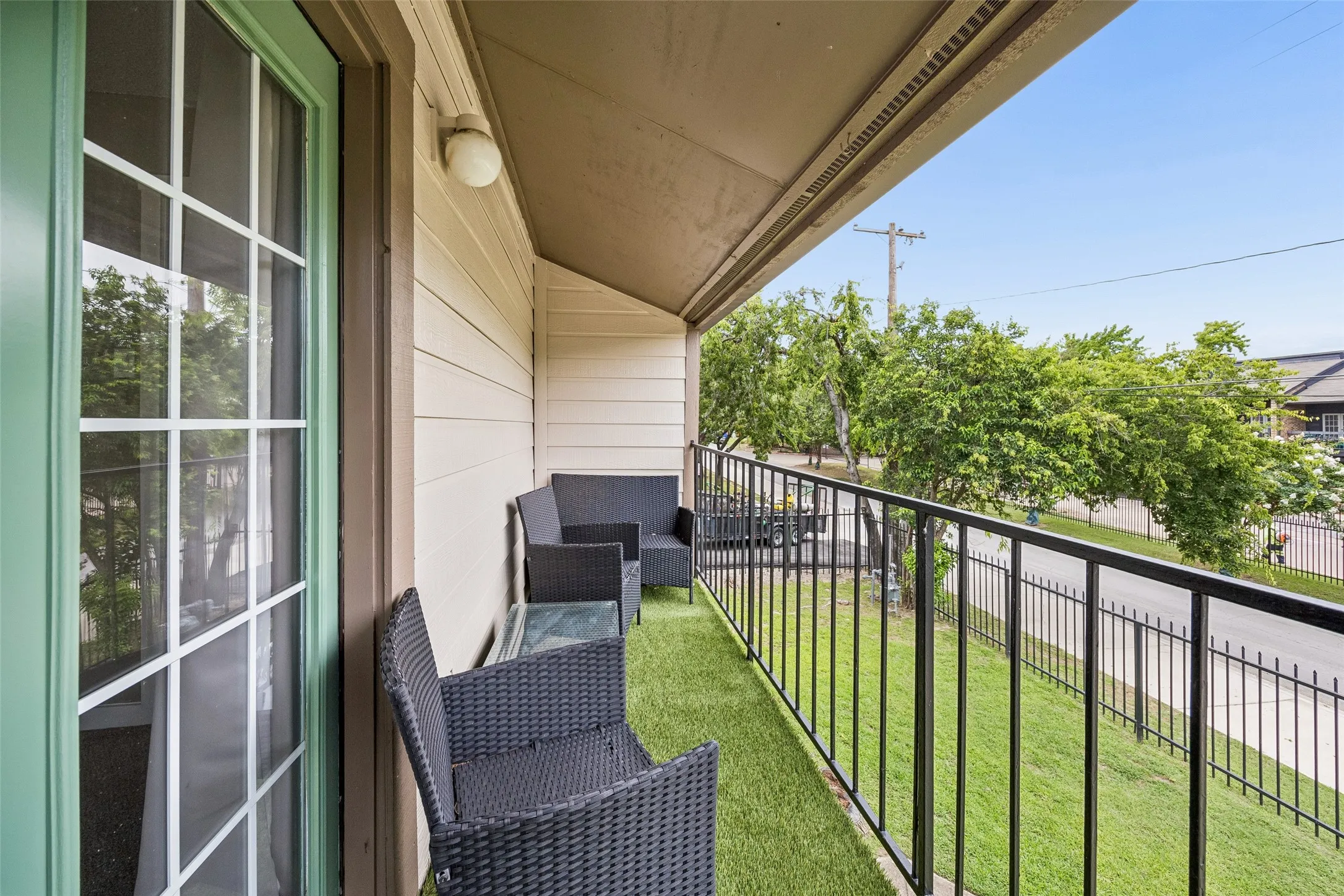 Condominium For Sale in Dallas County , 7522 Holly Hill Drive 2, Dallas, Texas 75231, 2 Bedroom, 3 Bathroom, Garage spaces, 1,448 Sqft, built in 1979, mls#21310339, Real Estate Agent in Dallas, Homes For Sale in Dallas county, Homes For Sale in Dallas, Realtor in Dallas Texas, Real Estate Brokerage Independent Realty Texas, Luminita Cordes Realtor