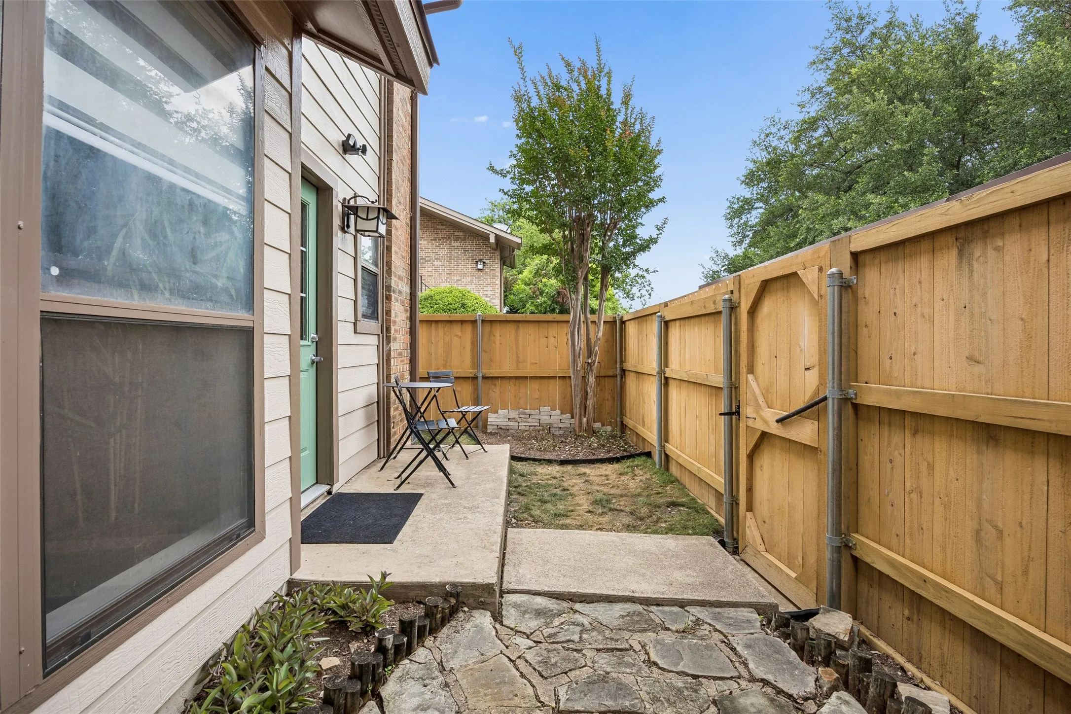 Condominium For Sale in Dallas County , 7522 Holly Hill Drive 2, Dallas, Texas 75231, 2 Bedroom, 3 Bathroom, Garage spaces, 1,448 Sqft, built in 1979, mls#21310339, Real Estate Agent in Dallas, Homes For Sale in Dallas county, Homes For Sale in Dallas, Realtor in Dallas Texas, Real Estate Brokerage Independent Realty Texas, Luminita Cordes Realtor