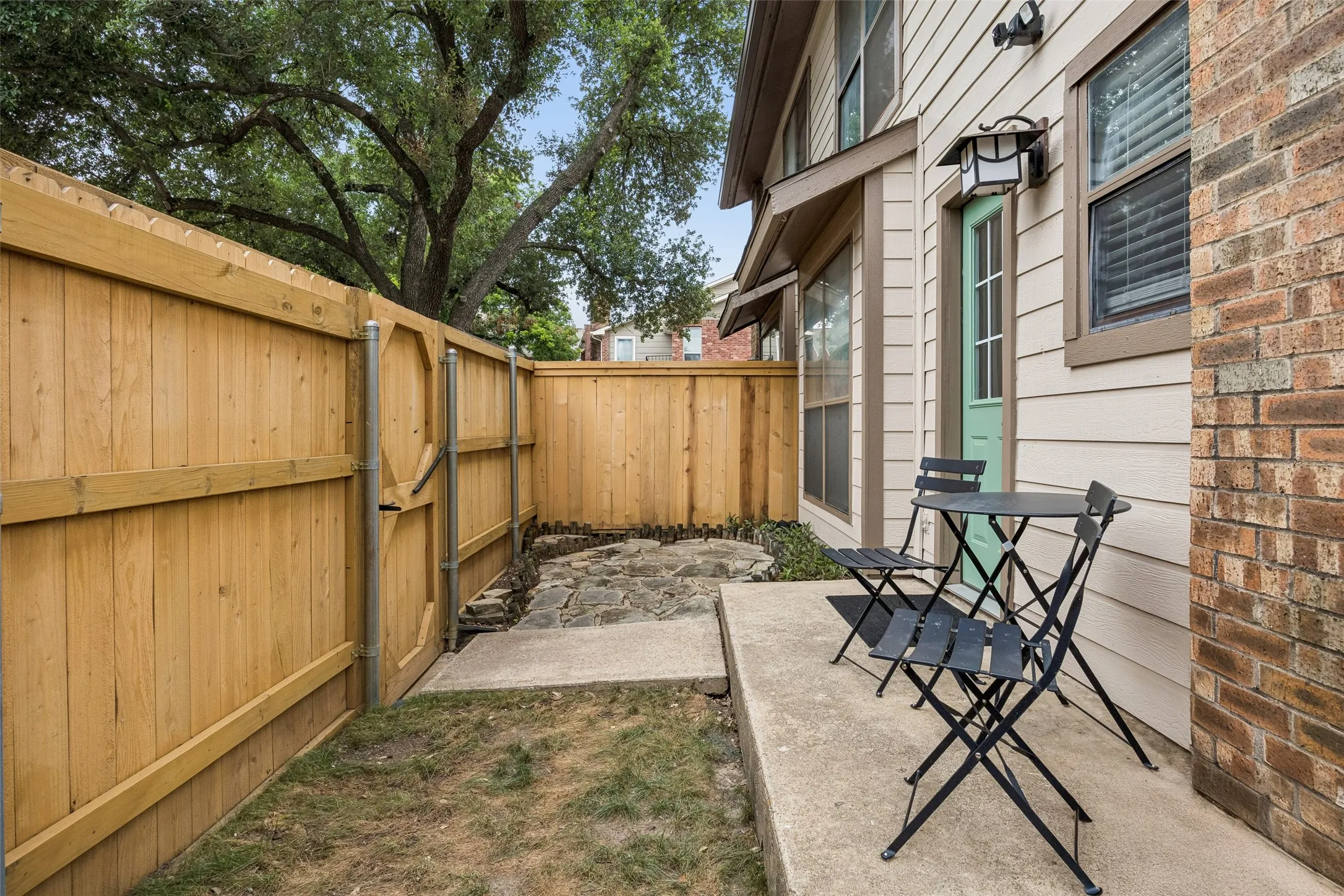 Condominium For Sale in Dallas County , 7522 Holly Hill Drive 2, Dallas, Texas 75231, 2 Bedroom, 3 Bathroom, Garage spaces, 1,448 Sqft, built in 1979, mls#21310339, Real Estate Agent in Dallas, Homes For Sale in Dallas county, Homes For Sale in Dallas, Realtor in Dallas Texas, Real Estate Brokerage Independent Realty Texas, Luminita Cordes Realtor