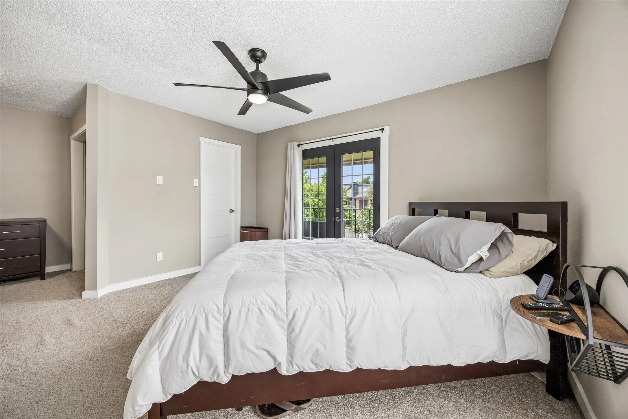 Condominium For Sale in Dallas County , 7522 Holly Hill Drive 2, Dallas, Texas 75231, 2 Bedroom, 3 Bathroom, Garage spaces, 1,448 Sqft, built in 1979, mls#21310339, Real Estate Agent in Dallas, Homes For Sale in Dallas county, Homes For Sale in Dallas, Realtor in Dallas Texas, Real Estate Brokerage Independent Realty Texas, Luminita Cordes Realtor