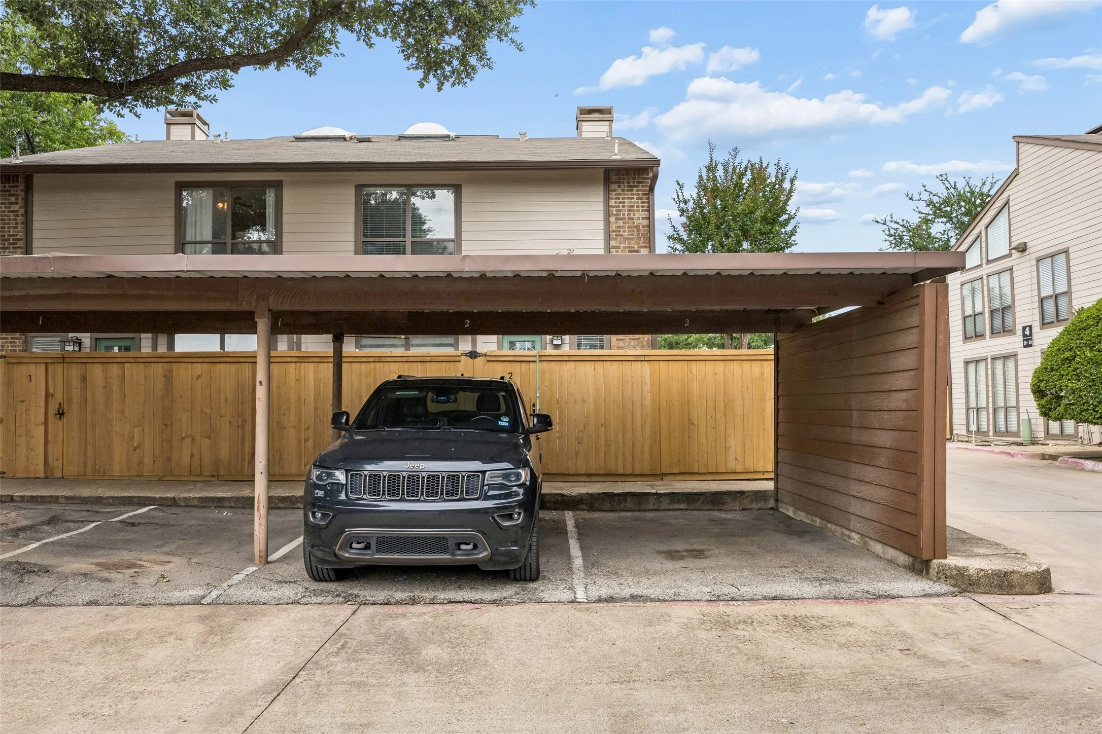 Condominium For Sale in Dallas County , 7522 Holly Hill Drive 2, Dallas, Texas 75231, 2 Bedroom, 3 Bathroom, Garage spaces, 1,448 Sqft, built in 1979, mls#21310339, Real Estate Agent in Dallas, Homes For Sale in Dallas county, Homes For Sale in Dallas, Realtor in Dallas Texas, Real Estate Brokerage Independent Realty Texas, Luminita Cordes Realtor