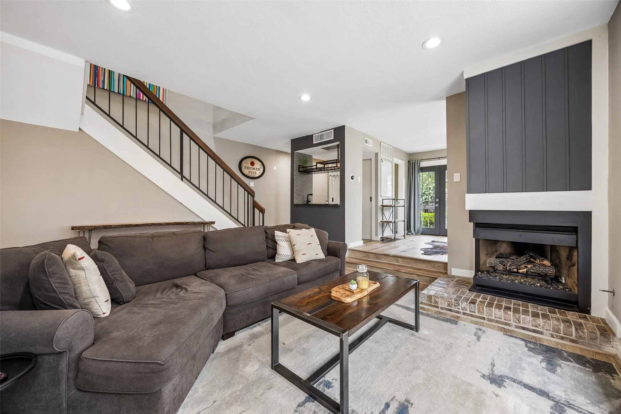 Condominium For Sale in Dallas County , 7522 Holly Hill Drive 2, Dallas, Texas 75231, 2 Bedroom, 3 Bathroom, Garage spaces, 1,448 Sqft, built in 1979, mls#21310339, Real Estate Agent in Dallas, Homes For Sale in Dallas county, Homes For Sale in Dallas, Realtor in Dallas Texas, Real Estate Brokerage Independent Realty Texas, Luminita Cordes Realtor