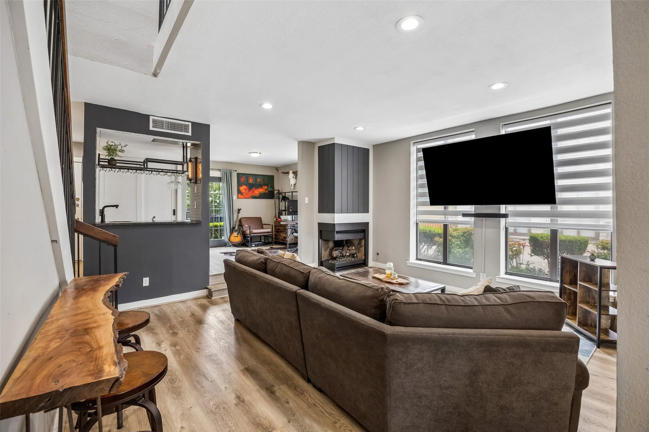 Condominium For Sale in Dallas County , 7522 Holly Hill Drive 2, Dallas, Texas 75231, 2 Bedroom, 3 Bathroom, Garage spaces, 1,448 Sqft, built in 1979, mls#21310339, Real Estate Agent in Dallas, Homes For Sale in Dallas county, Homes For Sale in Dallas, Realtor in Dallas Texas, Real Estate Brokerage Independent Realty Texas, Luminita Cordes Realtor