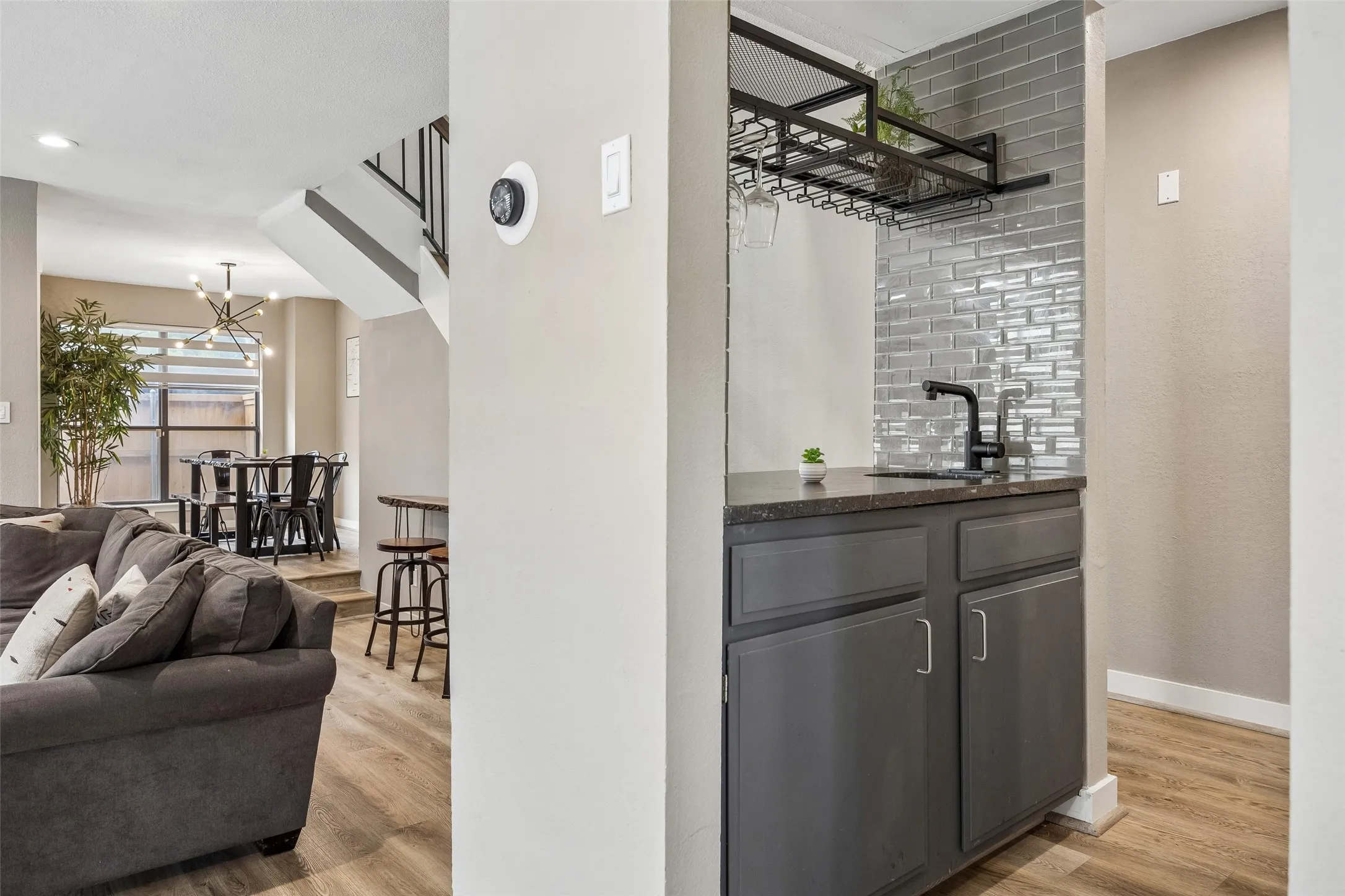 Condominium For Sale in Dallas County , 7522 Holly Hill Drive 2, Dallas, Texas 75231, 2 Bedroom, 3 Bathroom, Garage spaces, 1,448 Sqft, built in 1979, mls#21310339, Real Estate Agent in Dallas, Homes For Sale in Dallas county, Homes For Sale in Dallas, Realtor in Dallas Texas, Real Estate Brokerage Independent Realty Texas, Luminita Cordes Realtor