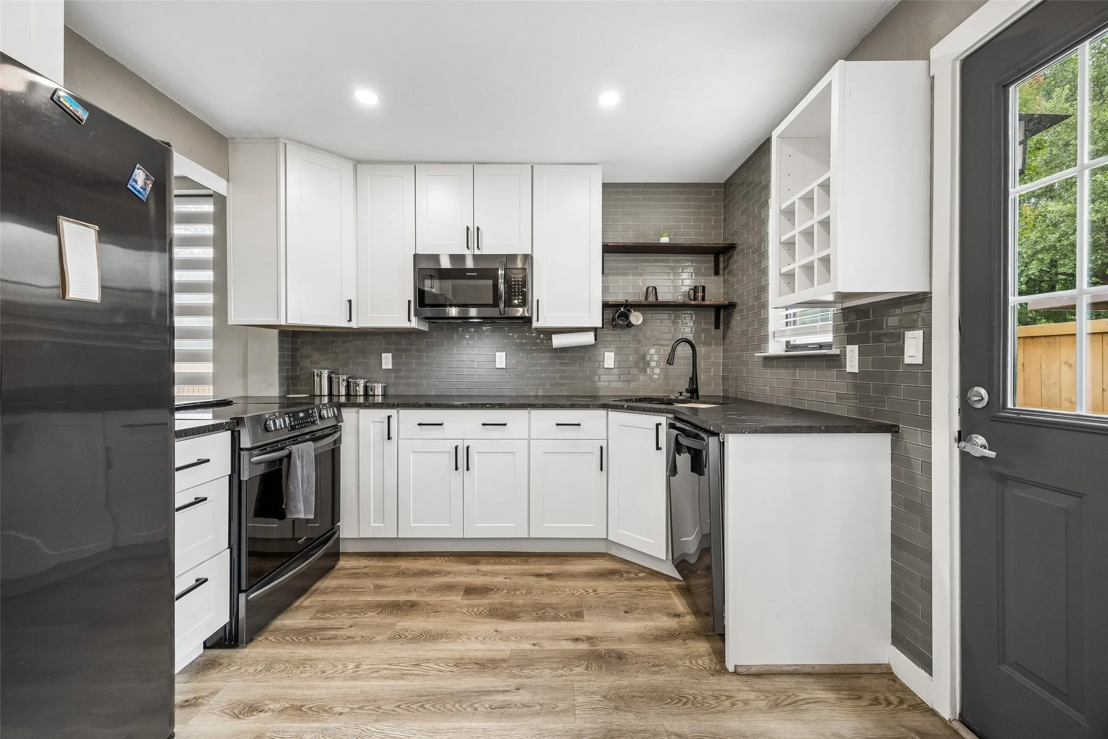 Condominium For Sale in Dallas County , 7522 Holly Hill Drive 2, Dallas, Texas 75231, 2 Bedroom, 3 Bathroom, Garage spaces, 1,448 Sqft, built in 1979, mls#21310339, Real Estate Agent in Dallas, Homes For Sale in Dallas county, Homes For Sale in Dallas, Realtor in Dallas Texas, Real Estate Brokerage Independent Realty Texas, Luminita Cordes Realtor