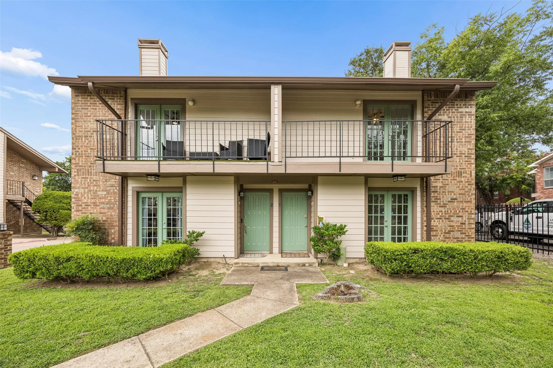 Condominium For Sale in Dallas County , 7522 Holly Hill Drive 2, Dallas, Texas 75231, 2 Bedroom, 3 Bathroom, Garage spaces, 1,448 Sqft, built in 1979, mls#21310339, Real Estate Agent in Dallas, Homes For Sale in Dallas county, Homes For Sale in Dallas, Realtor in Dallas Texas, Real Estate Brokerage Independent Realty Texas, Luminita Cordes Realtor