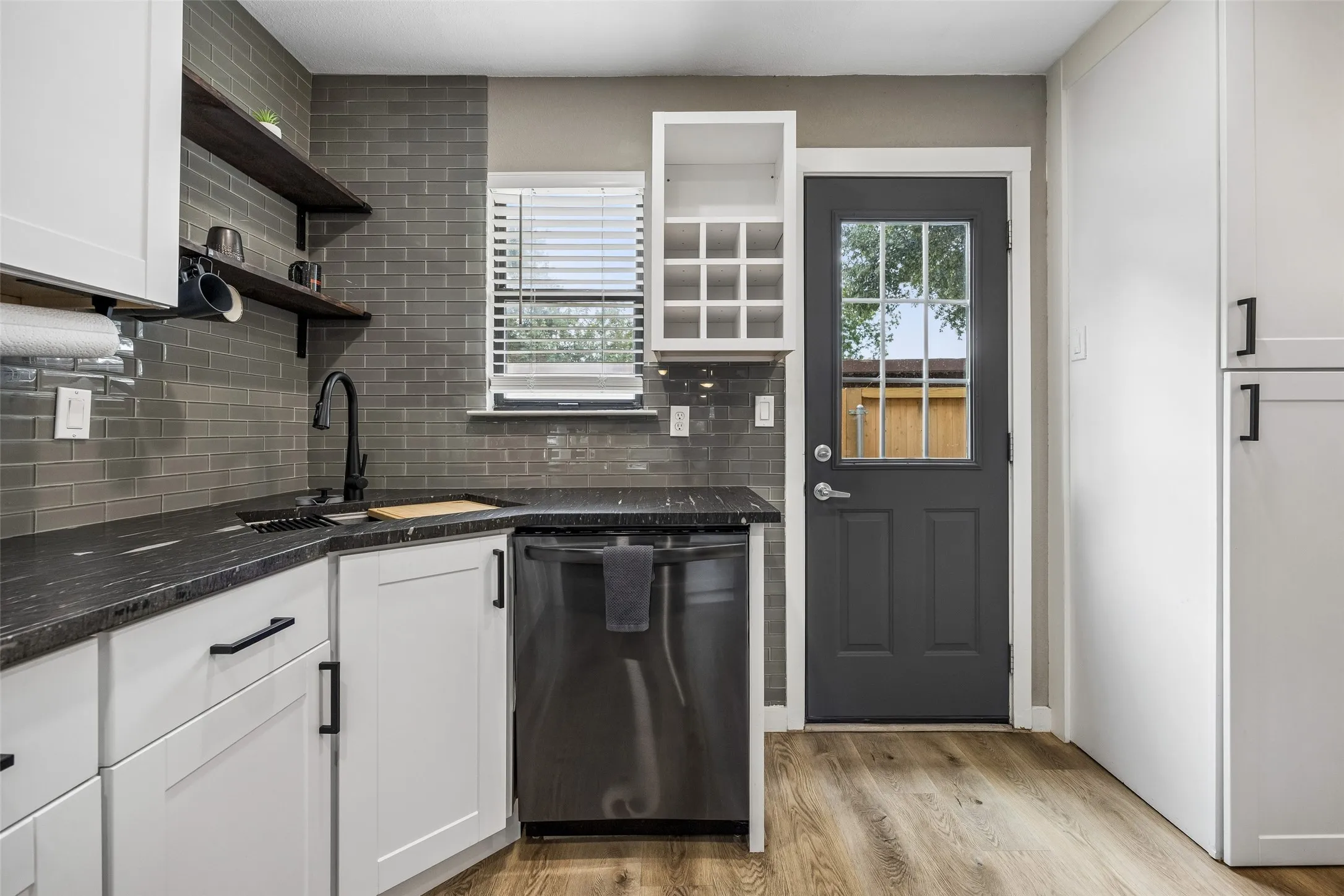 Condominium For Sale in Dallas County , 7522 Holly Hill Drive 2, Dallas, Texas 75231, 2 Bedroom, 3 Bathroom, Garage spaces, 1,448 Sqft, built in 1979, mls#21310339, Real Estate Agent in Dallas, Homes For Sale in Dallas county, Homes For Sale in Dallas, Realtor in Dallas Texas, Real Estate Brokerage Independent Realty Texas, Luminita Cordes Realtor